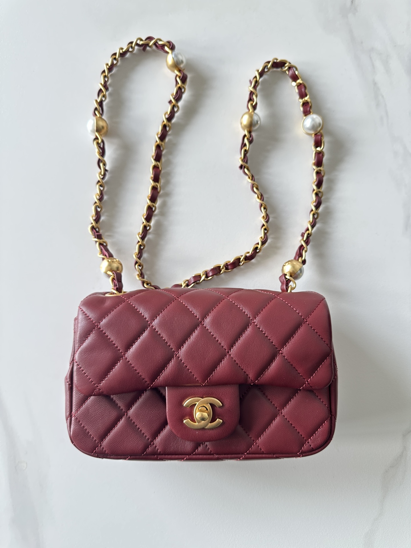 NO:186162,Genuine grade original leather Brand: Chanel Model: AS4947 Introduction: Original single quality, classic work, gorgeous and temperament, is the forefront of your unexpected honor. Leather type: Original single imported lambskin leather, with original lambskin. Hardware: Original hardware preparation size: 20cmX13cmX7cm, CHANEL, chanel, sheepskin19860909正品级 原厂皮 品牌:Chanel型号:AS4947简介:原单质量,经典之作,华丽与气质的前沿,是你意想不到的尊贵.皮种:原单进口小羊皮皮,里配原版小羊皮.五金:原版五金配制尺寸:20cmX13cmX7cm,CHANEL,chanel,sheepskin,Bag