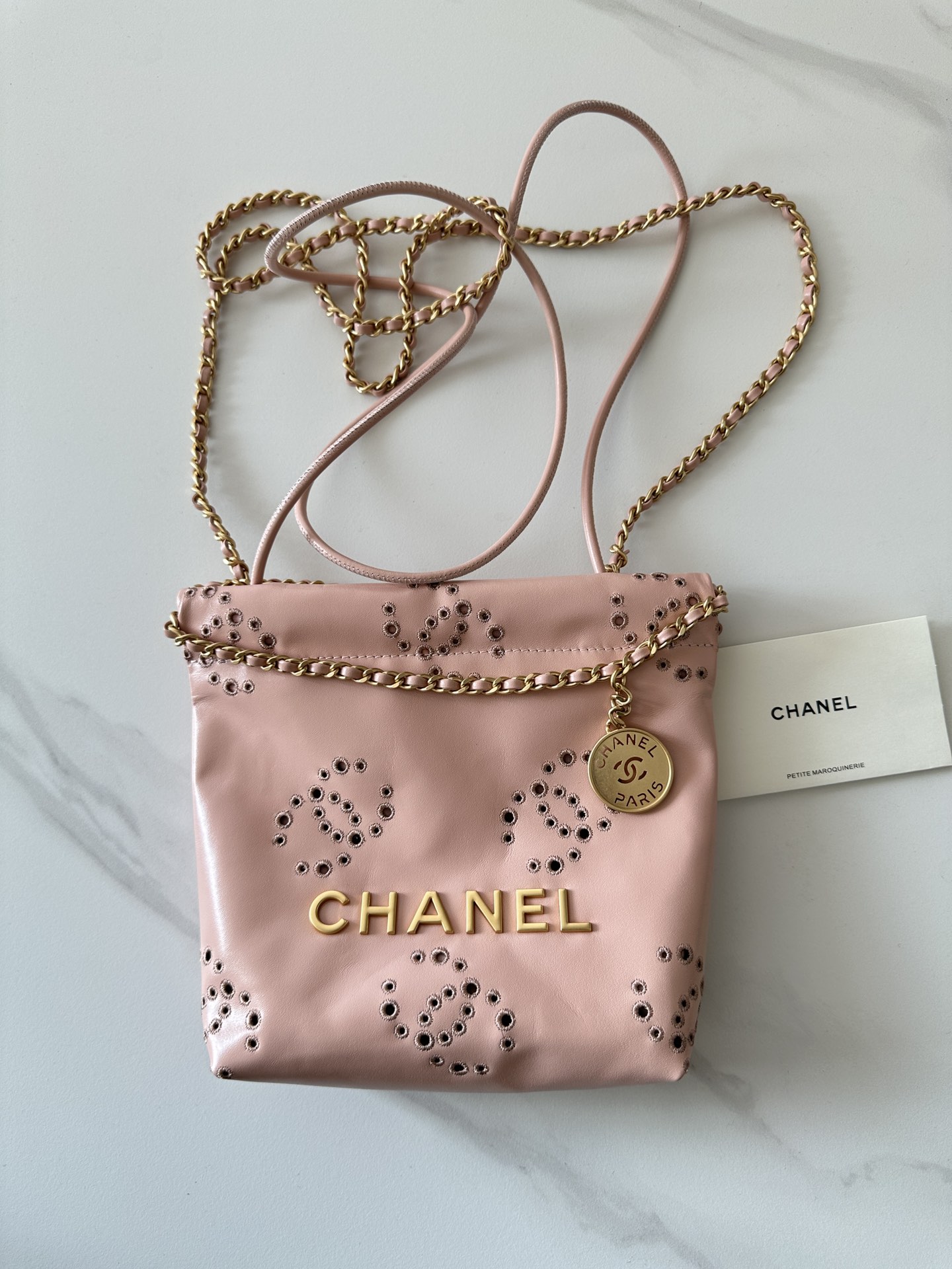 NO:187671,Genuine grade original leather Brand: Chanel Model: AS Introduction: Original single quality, classic work, the cutting-edge of gorgeousness and temperament, is your unexpected honor. Leather type: Original single imported cowhide, with original cloth inside. Hardware: Original hardware preparation size: 19-20-6cm, CHANEL, chanel, cowhide19860909正品级 原厂皮 品牌:Chanel型号:AS 简介:原单质量,经典之作,华丽与气质的前沿,是你意想不到的尊贵.皮种:原单进口牛皮,里配原版布.五金:原版五金配制尺寸:19-20-6cm,CHANEL,chanel,cowhide,Bag