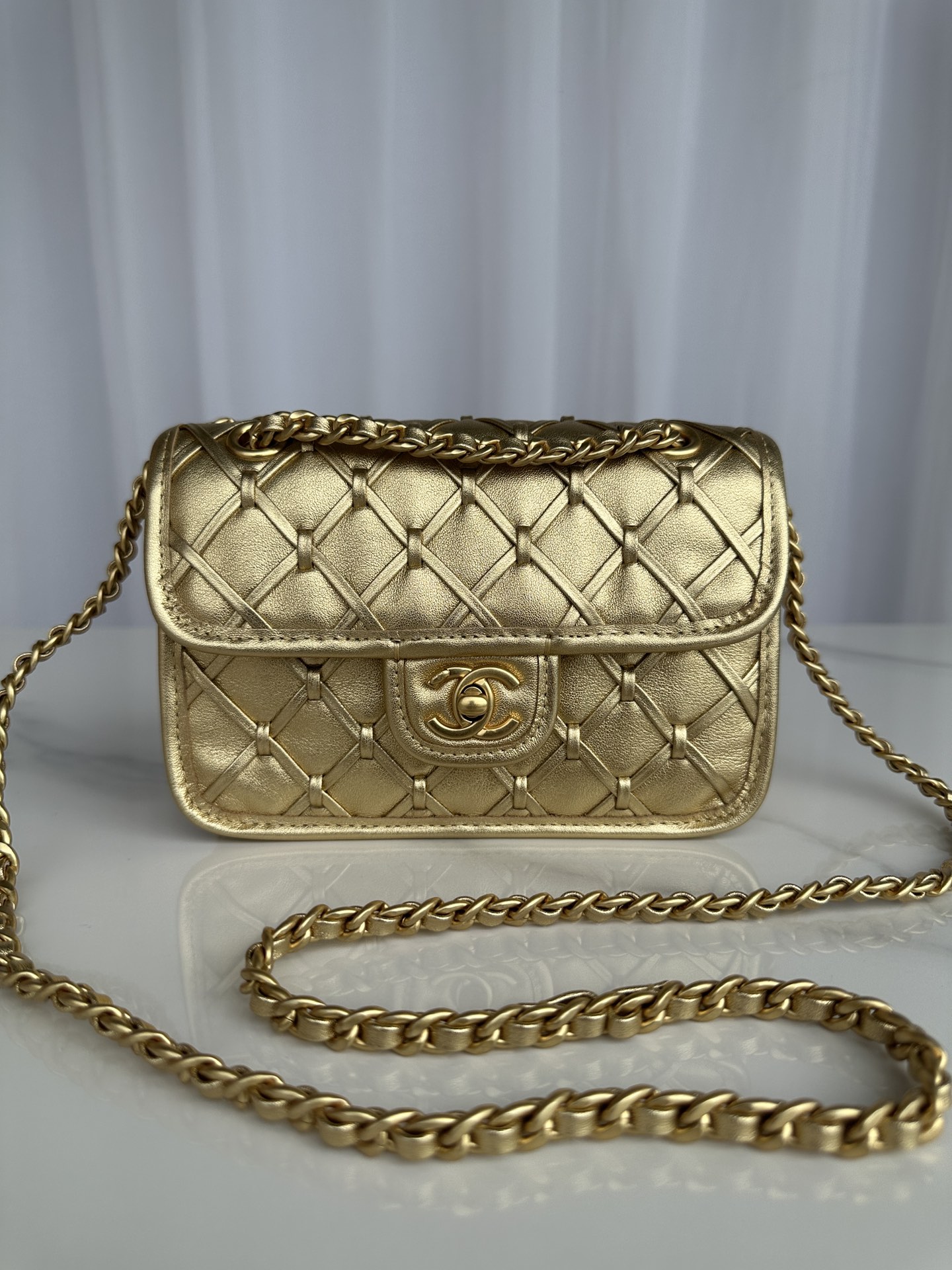 Chanell AS4797: Classic Flap Bag, Luxurious Calfskin Leather, 19cm 2 i1747973126 4886 5