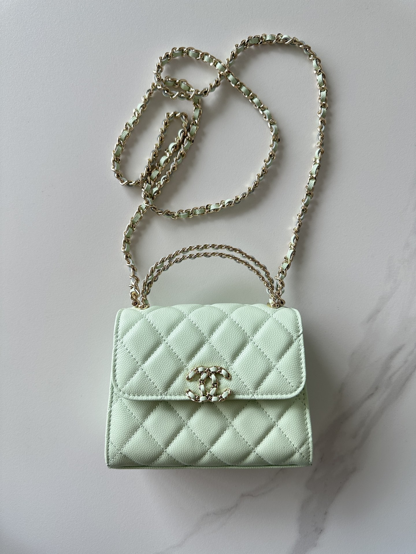 NO:340411,Brand: Chanel Model: AS3236 Introduction: Original single quality, classic work, gorgeous and temperament, is the forefront of your unexpected honor. Leather type: Original single imported ball pattern leather, with original cloth inside. Hardware: Original hardware preparation size 16cm/10cm/6cm, CHANEL, chanel19860909品牌:Chanel型号:AS3236简介:原单质量,经典之作,华丽与气质的前沿,是你意想不到的尊贵.皮种:原单进口球纹皮,里配原版布.五金:原版五金配制尺寸16cm/10cm/6cm,CHANEL,chanel,Bag