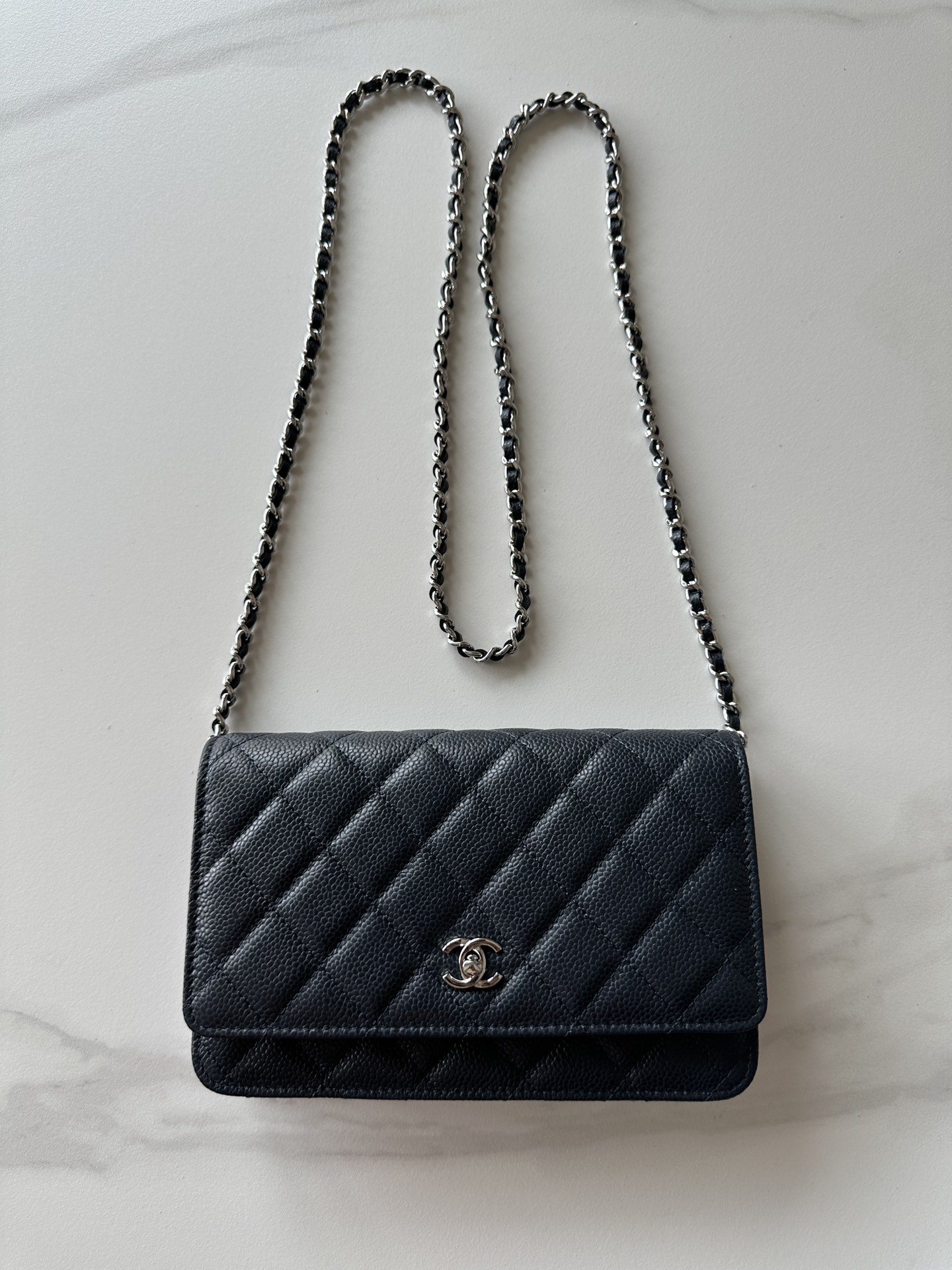 NO:340459,Brand: Chanel Model: A Introduction: Original single quality, classic work, the cutting-edge of gorgeousness and temperament, is your unexpected honor. Leather type: Original single imported ball pattern leather, with original cloth inside. Hardware: Original hardware preparation size: 19cmX12cmX3cm, CHANEL, chanel19860909品牌:Chanel型号:A简介:原单质量,经典之作,华丽与气质的前沿,是你意想不到的尊贵.皮种:原单进口球纹皮,里配原版布.五金:原版五金配制尺寸:19cmX12cmX3cm,CHANEL,chanel,Bag