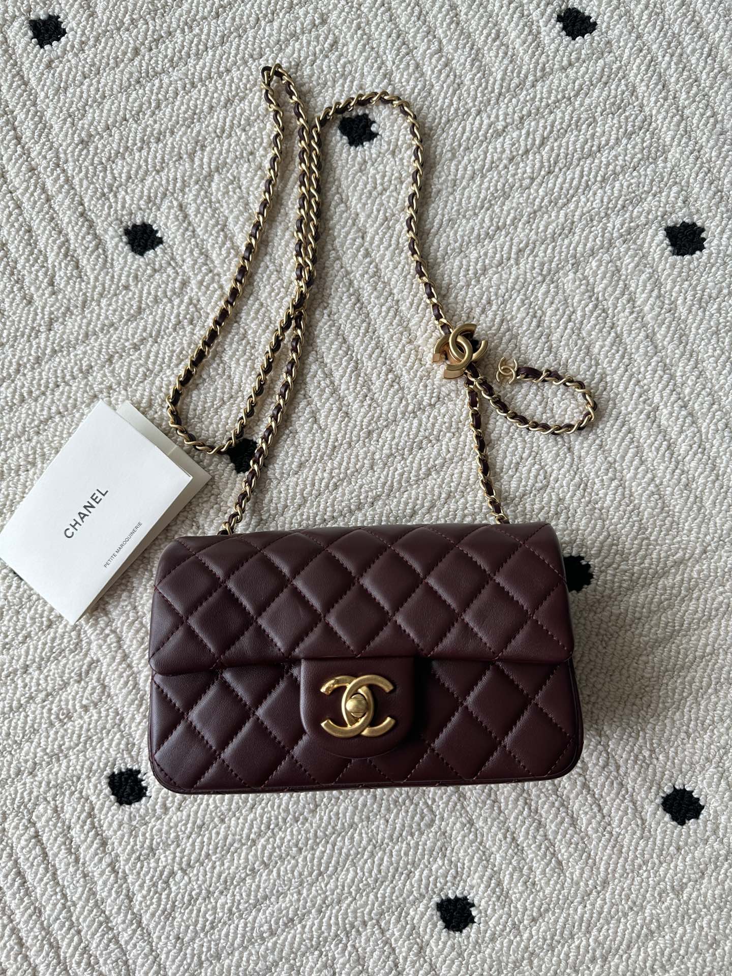 NO:340802,Genuine grade Brand: Chanel Model: AS5759 Introduction: Original single quality, classic work, the cutting-edge of gorgeousness and temperament, is your unexpected honor. Leather type: Original single imported lambskin skin, with original lambskin. Hardware: Original hardware preparation size: 20cmX13cmX7cm, CHANEL, chanel, sheepskin19860909正品级 品牌:Chanel型号:AS5759简介:原单质量,经典之作,华丽与气质的前沿,是你意想不到的尊贵.皮种:原单进口小羊皮皮,里配原版小羊皮.五金:原版五金配制尺寸:20cmX13cmX7cm,CHANEL,chanel,sheepskin,Bag