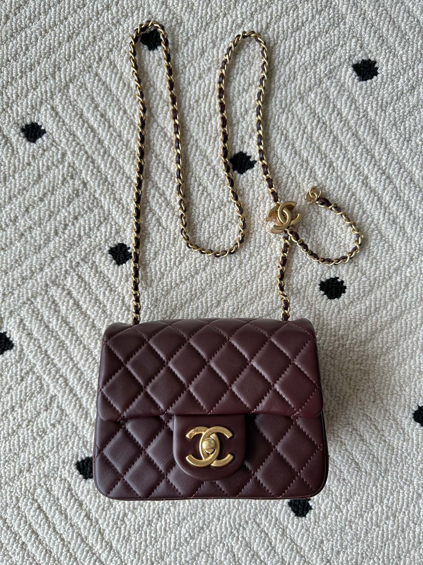 NO:340809,Genuine grade Brand: Chanel Model: AS Introduction: Original single quality, classic work, the cutting-edge of gorgeousness and temperament, is your unexpected honor. Leather type: Original single imported lambskin skin, with original lambskin. Hardware: Original hardware preparation size: 18cmX13cmX7cm, CHANEL, chanel, sheepskin19860909正品级 品牌:Chanel型号:AS 简介:原单质量,经典之作,华丽与气质的前沿,是你意想不到的尊贵.皮种:原单进口小羊皮皮,里配原版小羊皮.五金:原版五金配制尺寸:18cmX13cmX7cm,CHANEL,chanel,sheepskin,Bag