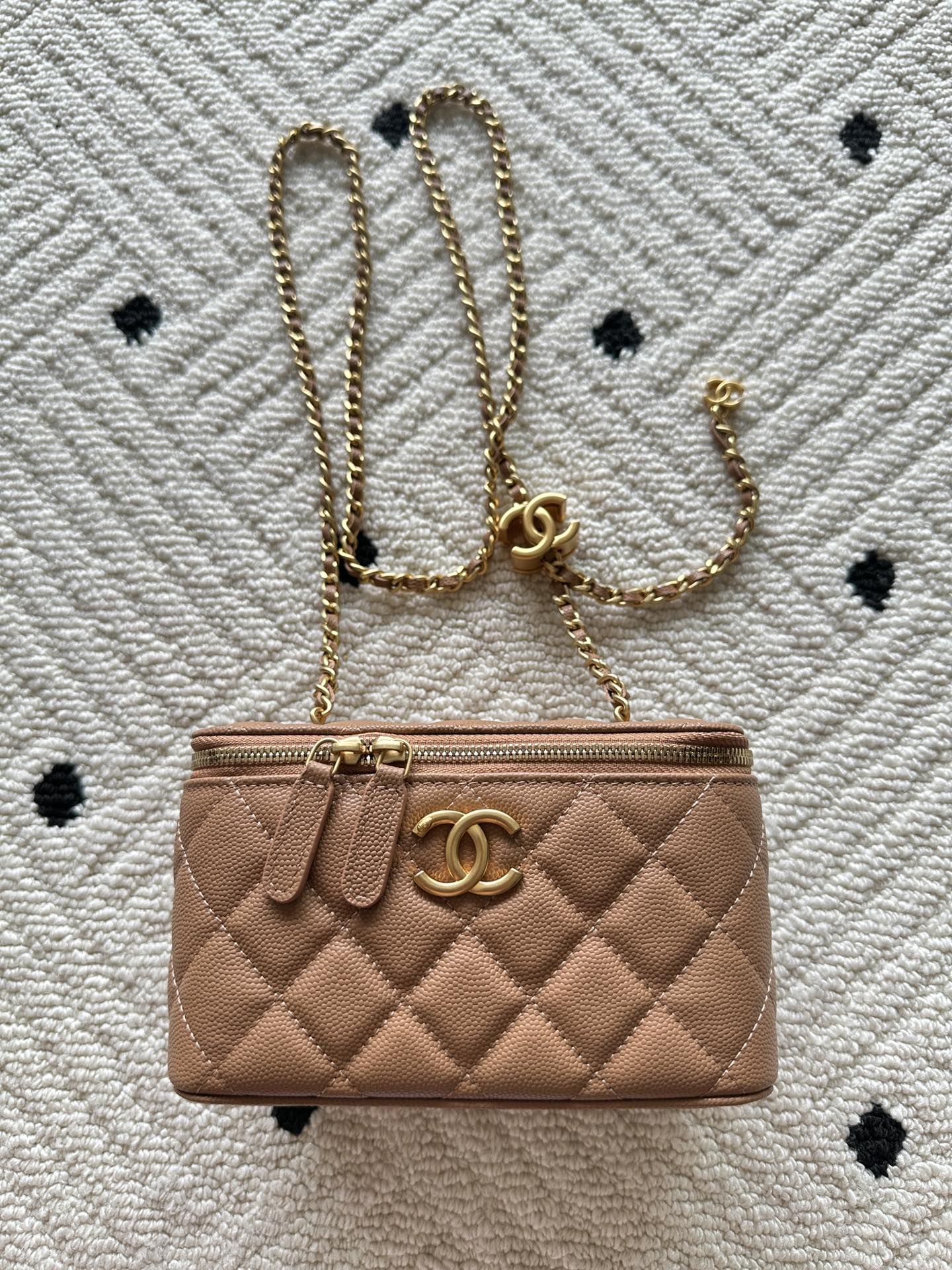 NO:340846,Genuine grade Brand: Chanel Model: AP Introduction: Original single quality, classic work, the cutting-edge of gorgeousness and temperament, is your unexpected honor. Leather type: Original single imported ball pattern leather, with original cloth inside. Hardware: Original hardware preparation size: 17cmX9.5cmX8cm, CHANEL, chanel19860909正品级 品牌:Chanel型号:AP简介:原单质量,经典之作,华丽与气质的前沿,是你意想不到的尊贵.皮种:原单进口球纹皮,里配原版布.五金:原版五金配制尺寸:17cmX9.5cmX8cm,CHANEL,chanel,Bag