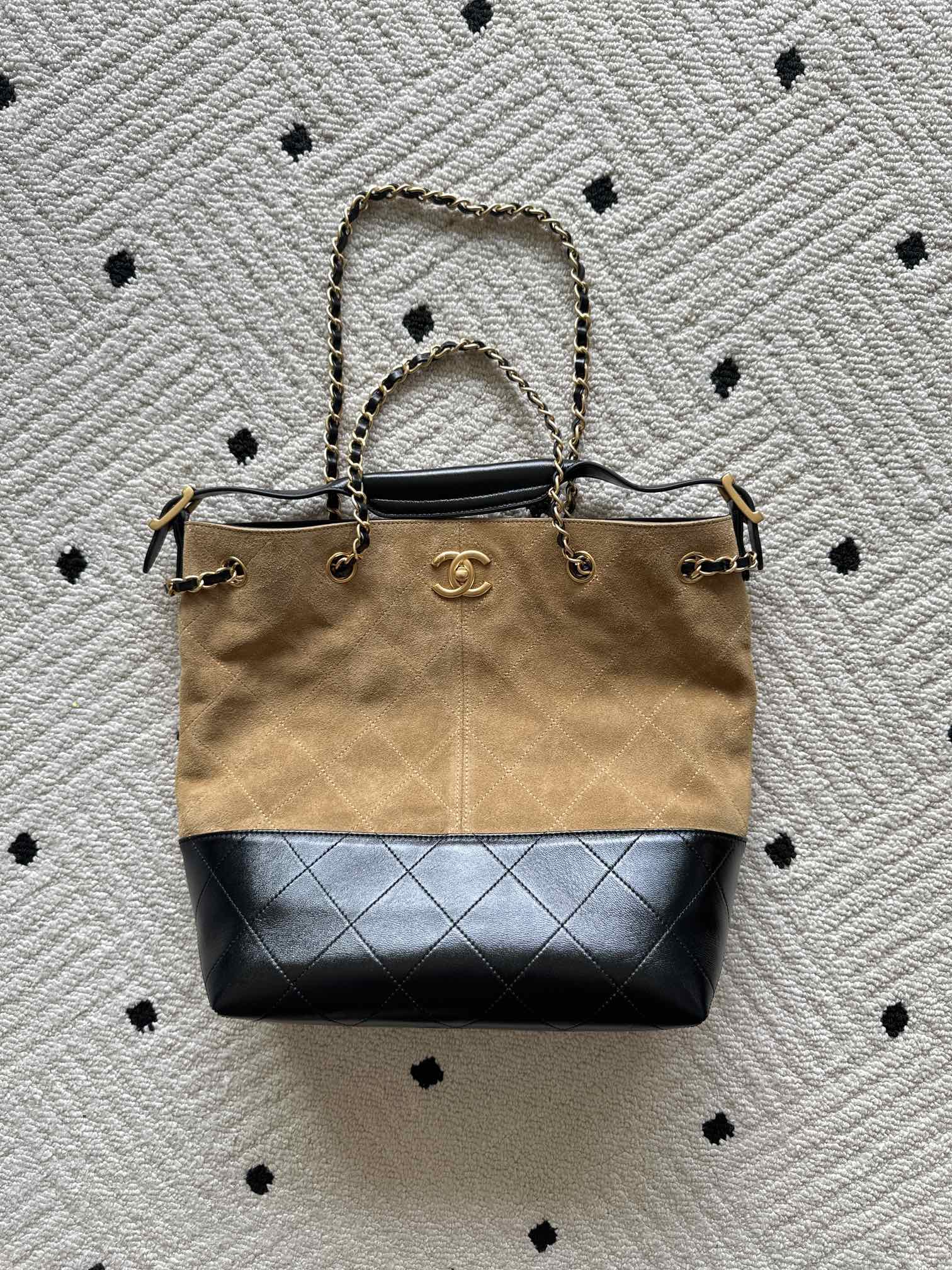 NO:541544,Genuine grade Brand: Chanel Model: AS5636 Introduction: Original single quality, classic work, the cutting-edge of gorgeousness and temperament, is your unexpected honor. Leather type: Original single imported cowhide, with original cloth inside. Hardware: Original hardware preparation size 31cm/28cm/12cm, CHANEL, chanel, cowhide19860909正品级 品牌:Chanel型号:AS5636简介:原单质量,经典之作,华丽与气质的前沿,是你意想不到的尊贵.皮种:原单进口牛皮,里配原版布.五金:原版五金配制尺寸31cm/28cm/12cm,CHANEL,chanel,cowhide,Bag