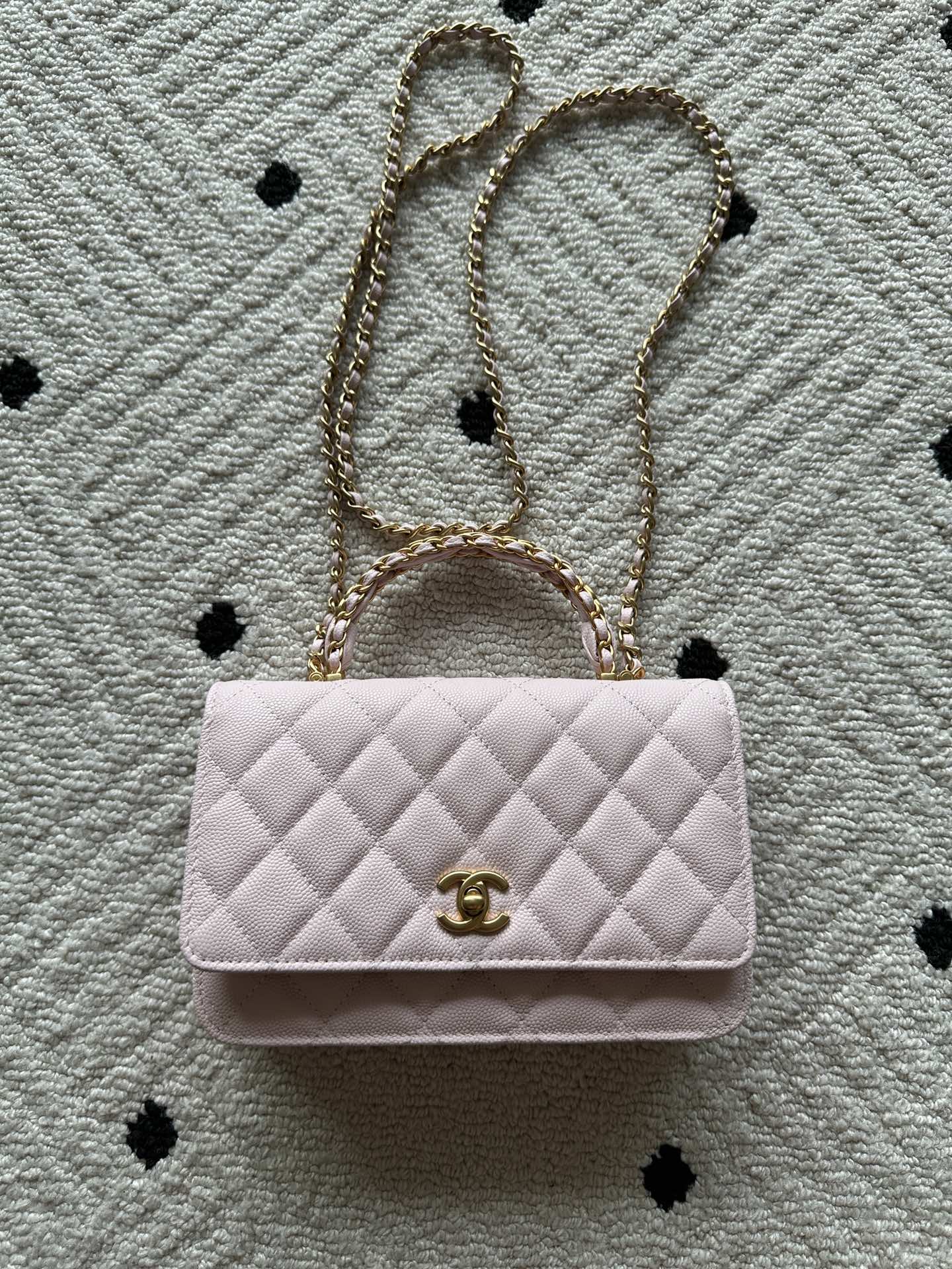 NO:541494,Genuine grade Brand Chanel Model: AP Introduction: Original single quality, classic work, gorgeous and quality cutting-edge, which means you can't imagine the noble. Leather type: original single-port goal pattern leather, original version cloth. Hardware: Original gold five-grade preparation size: 19cm, CHANEL, chanel19860909正品级 品牌Chanel型号:AP简介:原单质量,经典之作,华丽气与质的前沿,是意你想不的到尊贵.皮种:原单口进球纹皮,里原配版布.五金:原版金五配制尺寸:19cm,CHANEL,chanel,Bag