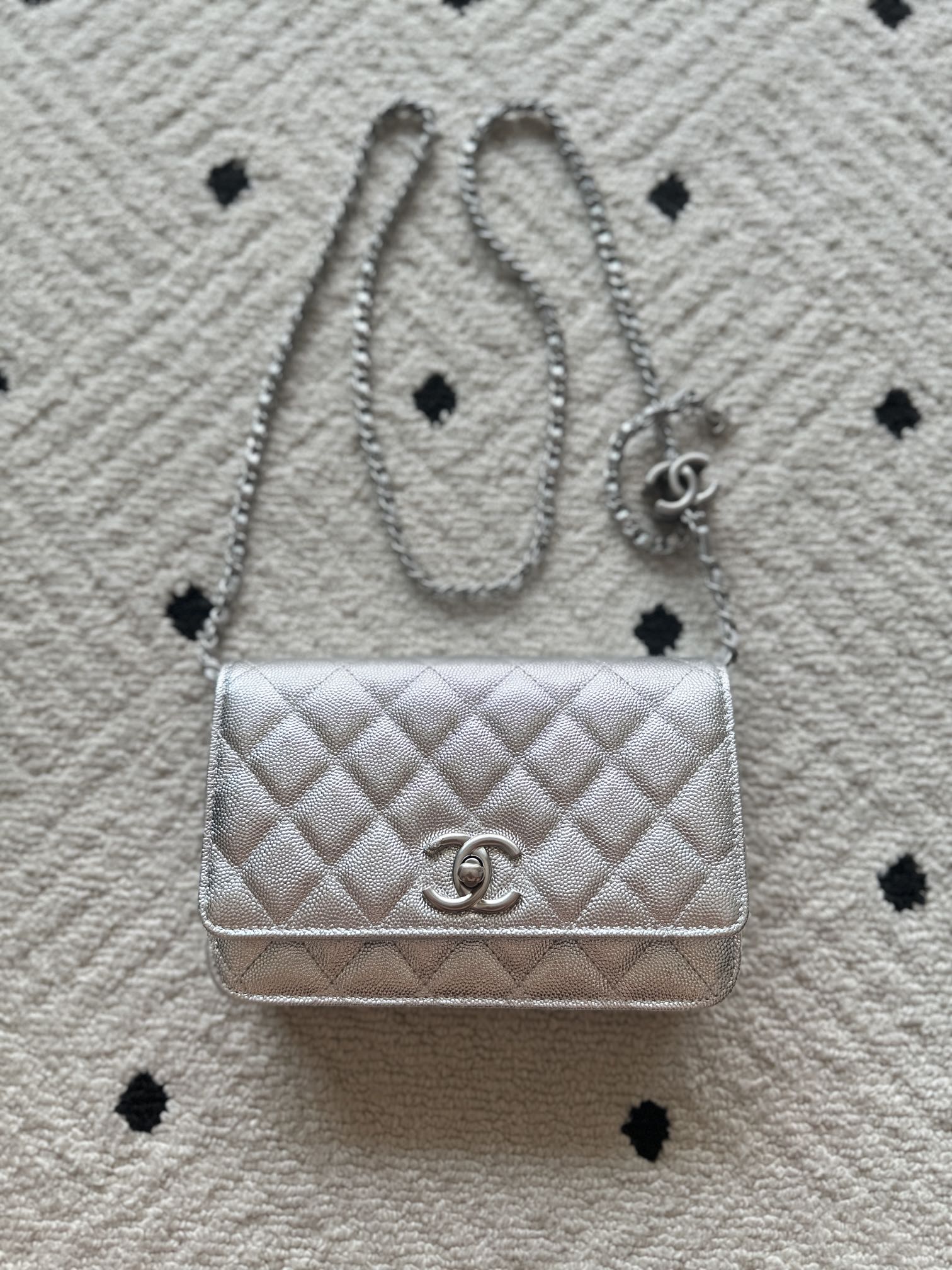 NO:574096,Genuine grade Brand Chanel Model: AP Introduction: Original quality, classic work, the forefront of gorgeousness and quality, nobility beyond your imagination. Leather type: original single mouth ball grain leather, lining original pattern cloth. Hardware: original gold hardware. Size: 19cm, CHANEL, chanel19860909正品级  品牌Chanel型号:AP简介:原单质量,经典之作,华丽气与质的前沿,是意你想不的到尊贵.皮种:原单口进球纹皮,里原配版布.五金:原版金五配制尺寸:19cm,CHANEL,chanel,Bag