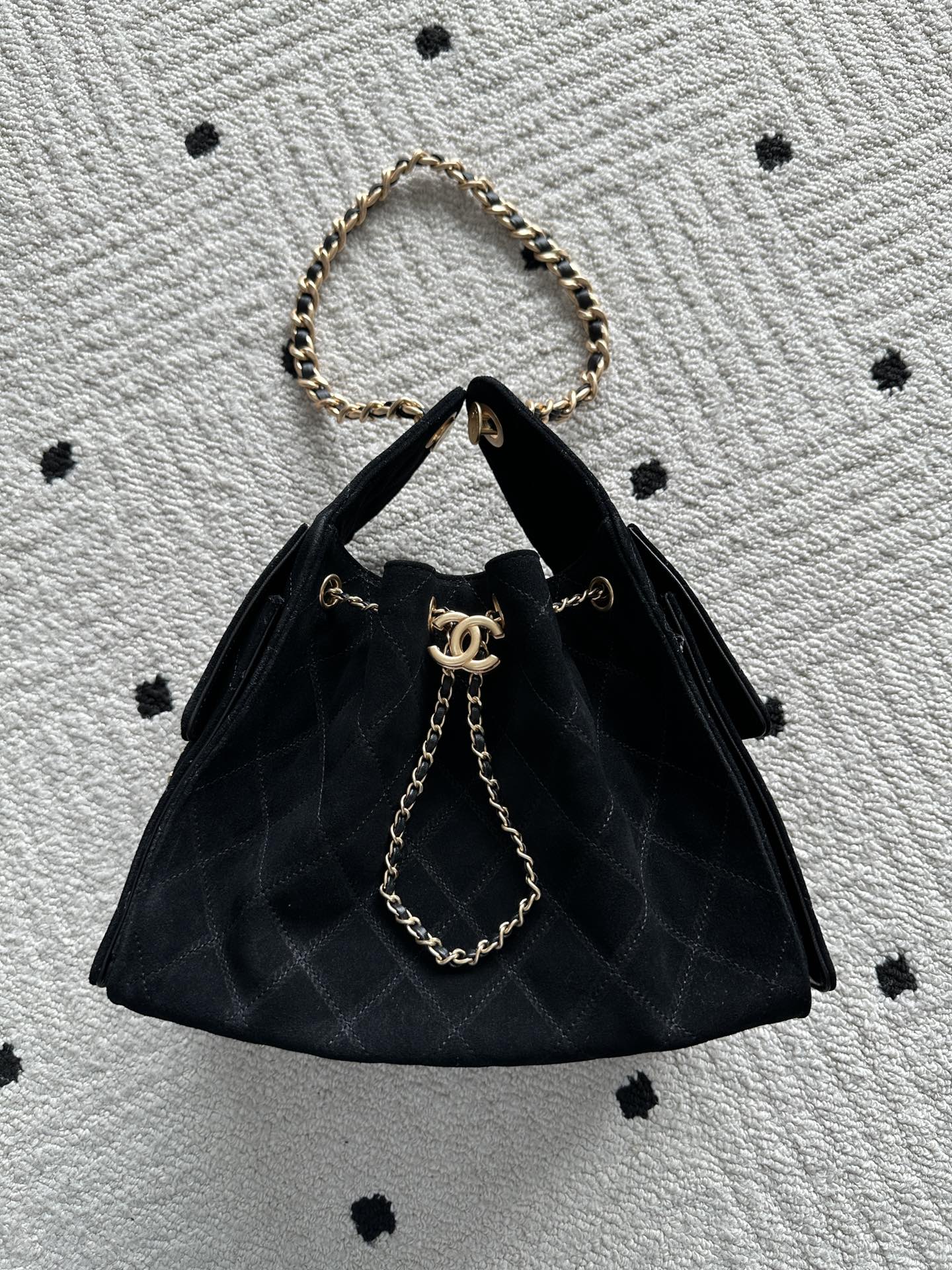 NO:617878,Authentic grade Brand: Chanel Model: AS5293 Introduction: Original quality, classic, the forefront of magnificence and temperament, nobility beyond your expectation. Leather type: Original imported lambskin, with original lambskin inside. Hardware: Original hardware size: 26cmX13.5cmX30cm, CHANEL, chanel, sheepskin19860909正品级 品牌:Chanel型号:AS5293 简介:原单质量,经典之作,华丽与气质的前沿,是你意想不到的尊贵.皮种:原单进口小羊皮皮,里配原版小羊皮.五金:原版五金配制尺寸:26cmX13.5cmX30cm,CHANEL,chanel,sheepskin,Bag