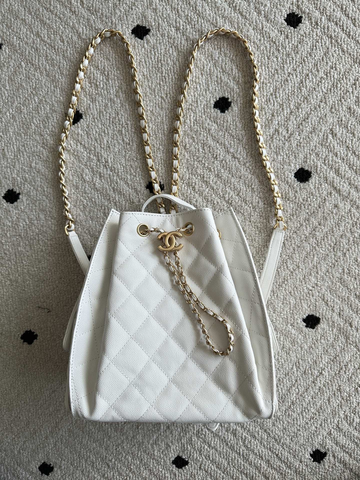 NO:617882,Genuine grade original leather Brand: Chanel Model: AS Introduction: Original quality, classic, the forefront of magnificence and temperament, nobility beyond your expectation. Leather type: Original imported ball-grain leather, with original fabric inside. Hardware: Original hardware. Size: 23cmX23cmX14cm, CHANEL, chanel19860909正品级 原厂皮 品牌:Chanel型号:AS简介:原单质量,经典之作,华丽与气质的前沿,是你意想不到的尊贵.皮种:原单进口球纹皮,里配原版布.五金:原版五金配制尺寸:23cmX23cmX14cm,CHANEL,chanel,Bag