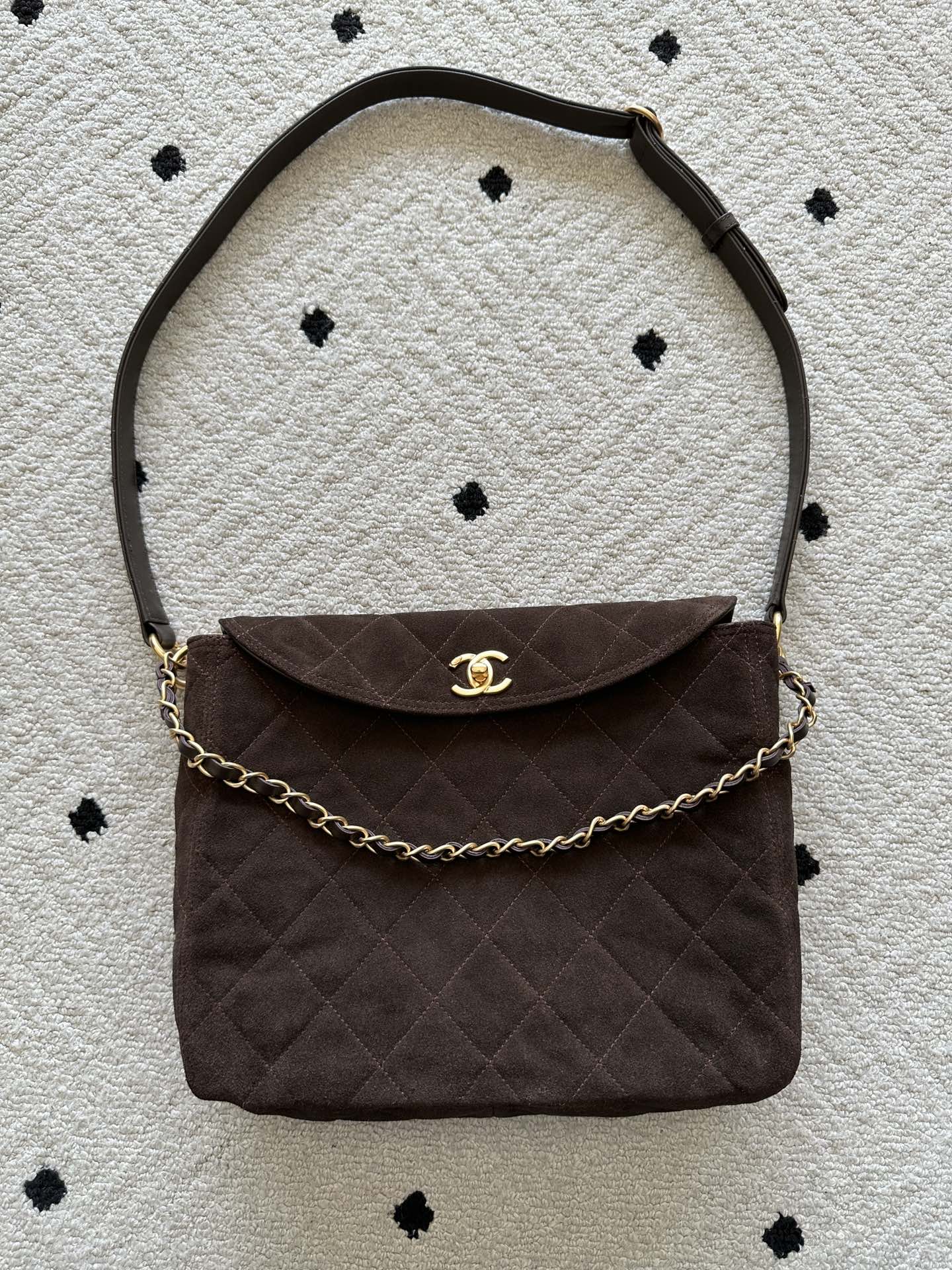 NO:659299,Authentic grade Brand: Chanel Model: AS5886 Introduction: Original quality, classic, the forefront of magnificence and temperament, nobility beyond your expectation. Leather type: Original imported suede, with original lambskin inside. Hardware: Original hardware size: 30cmX25cmX7cm, CHANEL, chanel, sheepskin19860909正品级  品牌:Chanel型号:AS5886 简介:原单质量,经典之作,华丽与气质的前沿,是你意想不到的尊贵.皮种:原单进口反绒皮,里配原版小羊皮.五金:原版五金配制尺寸:30cmX25cmX7cm,CHANEL,chanel,sheepskin,Bag