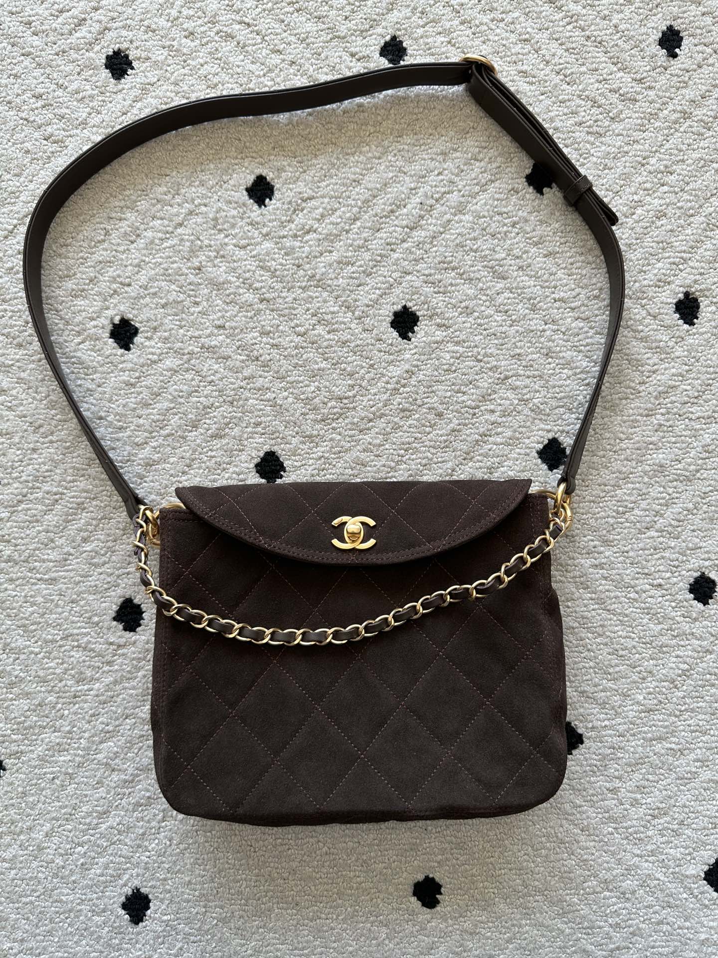 NO:659300,Genuine grade Brand: Chanel Model: AS Introduction: Original quality, classic, the forefront of magnificence and temperament, nobility beyond your expectation. Leather type: Original imported suede, with original lambskin inside. Hardware: Original hardware size: 25cmX20cmX5cm, CHANEL, chanel, sheepskin19860909正品级 品牌:Chanel型号:AS 简介:原单质量,经典之作,华丽与气质的前沿,是你意想不到的尊贵.皮种:原单进口反绒皮,里配原版小羊皮.五金:原版五金配制尺寸:25cmX20cmX5cm,CHANEL,chanel,sheepskin,Bag