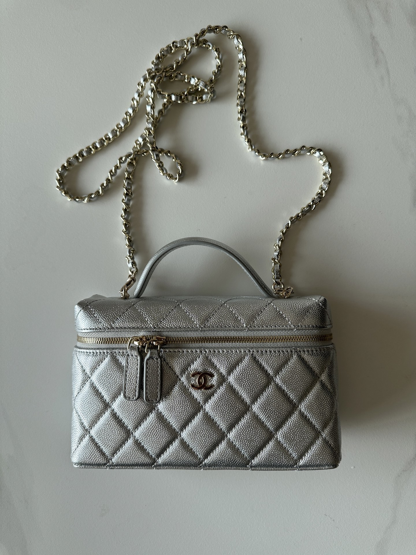 NO:719155,. Brand: Chanel Model: AP Introduction: Original quality, classic, the forefront of magnificence and temperament, nobility beyond your expectation. Leather type: Original imported ball grain leather, Hardware: Original hardware. Size: 17cmX9.5cmX8cm, Chanel, chanel, chanel19860909.品牌:Chanel型号:AP简介:原单质量,经典之作,华丽与气质的前沿,是你意想不到的尊贵.皮种:原单进口球纹皮,五金:原版五金配制尺寸:17cmX9.5cmX8cm,香奈儿,chanel,chanel,Bag