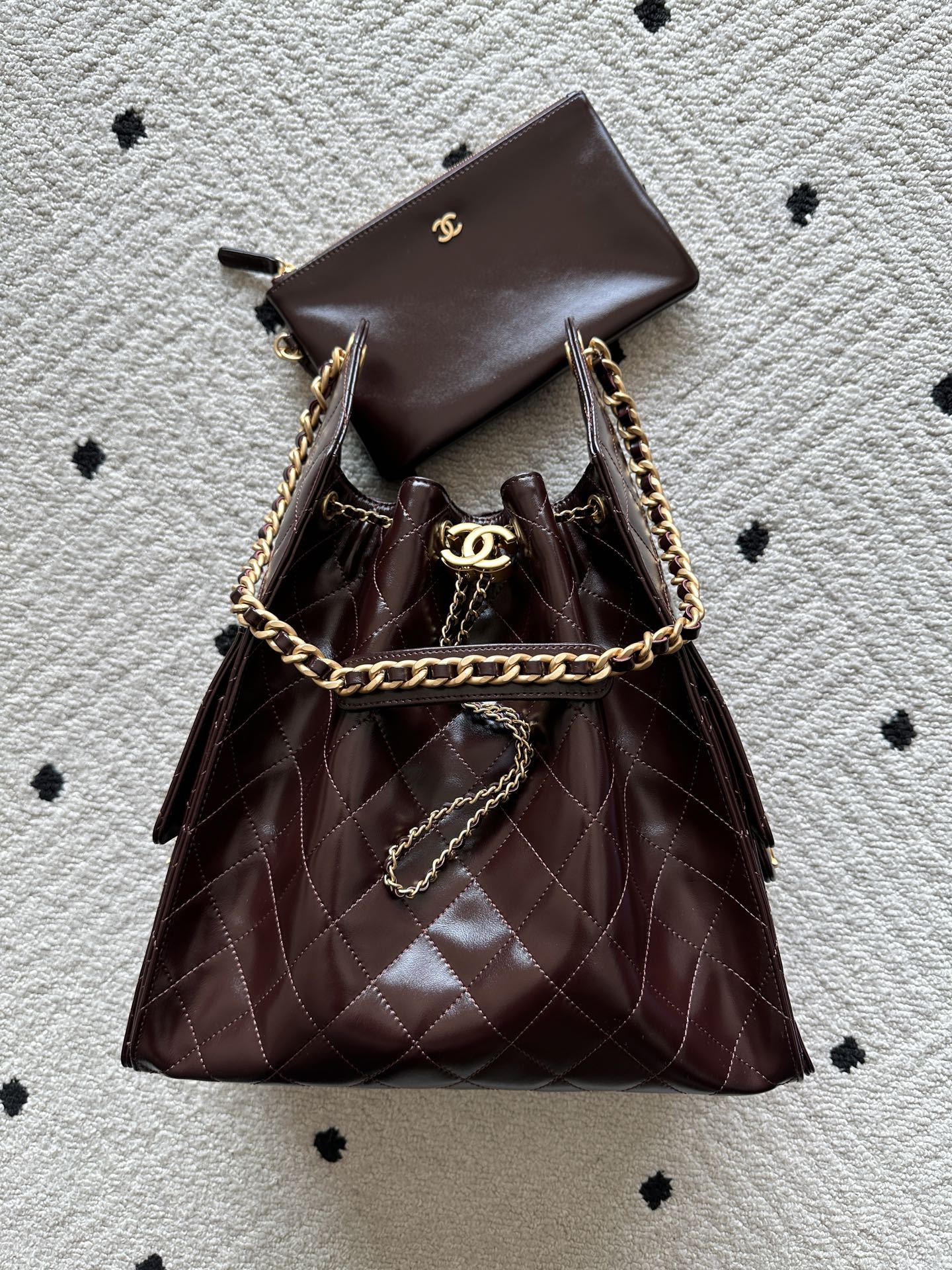 NO:740895,Authentic grade Brand: Chanel Model: AS5311 Introduction: Original quality, classic, the forefront of magnificence and temperament, nobility beyond your expectation. Leather type: Original imported oil wax leather, with original lambskin inside. Hardware: Original hardware size: 31cmX15cmX39cm, CHANEL, chanel, sheepskin19860909正品级 品牌:Chanel型号:AS5311简介:原单质量,经典之作,华丽与气质的前沿,是你意想不到的尊贵.皮种:原单进口油蜡皮,里配原版小羊皮.五金:原版五金配制尺寸:31cmX15cmX39cm,CHANEL,chanel,sheepskin,Bag