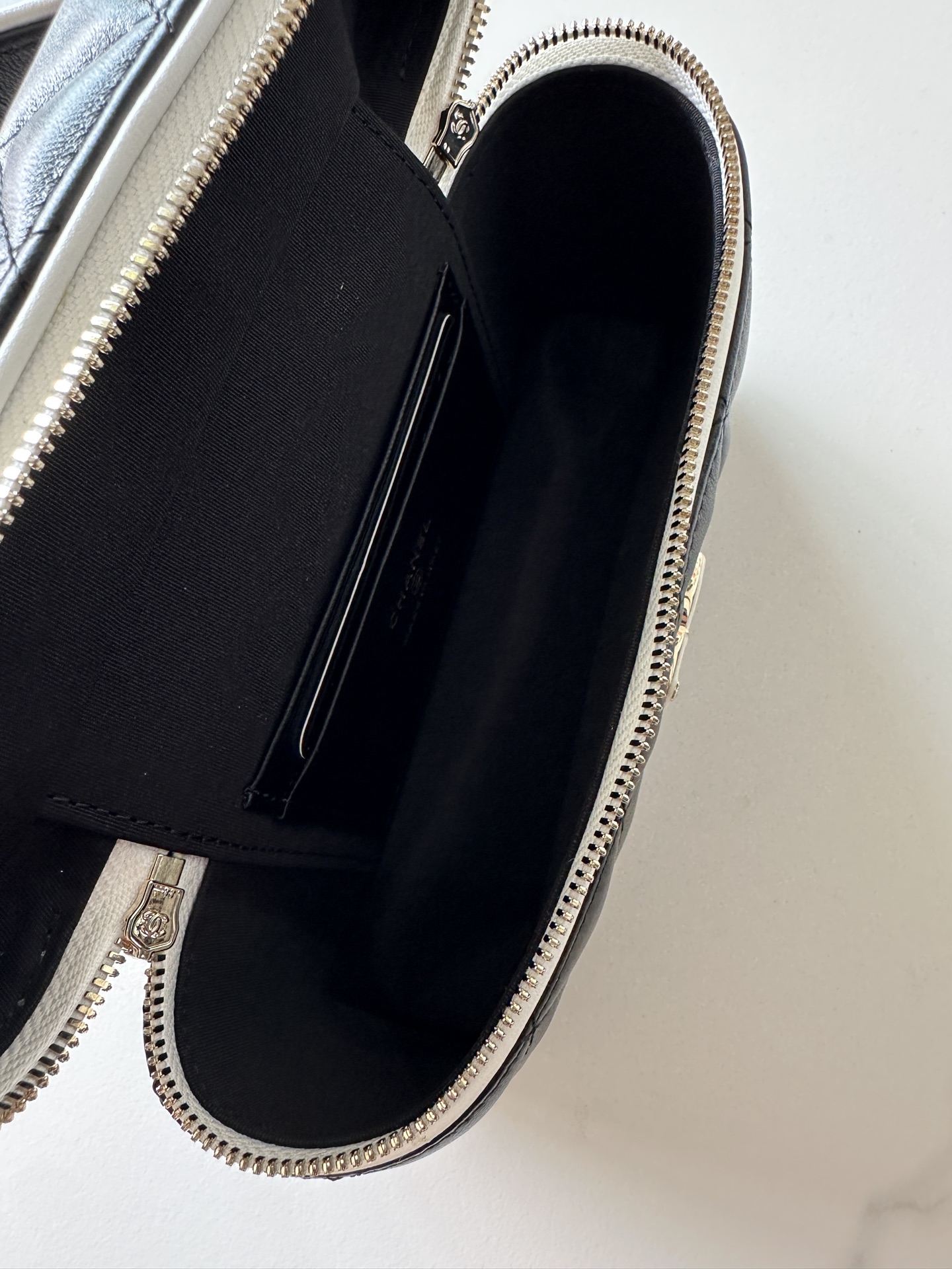Chanel Leather Bag Lookbook style reference detail image 8 from source 786004