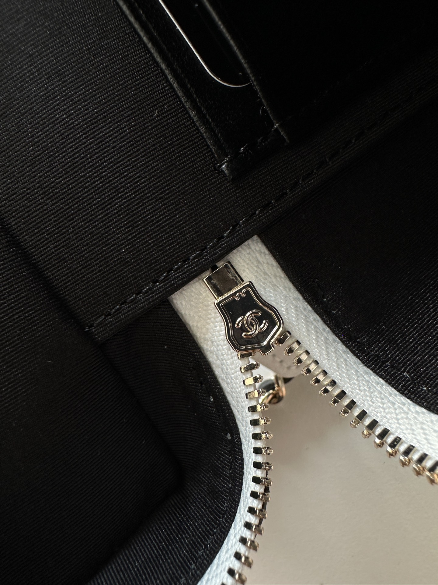 Chanel Leather Bag Lookbook style reference detail image 7 from source 786004