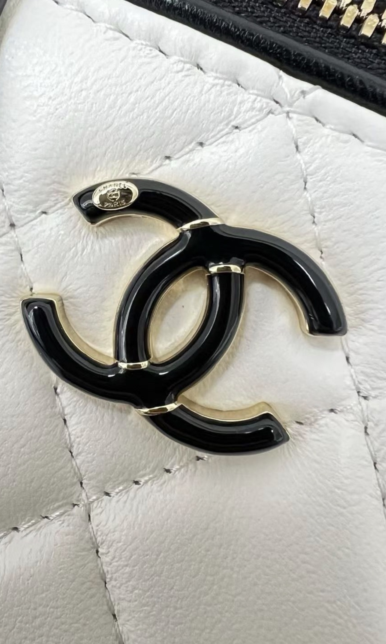 Chanel Leather Bag Lookbook style reference detail image 3 from source 786005