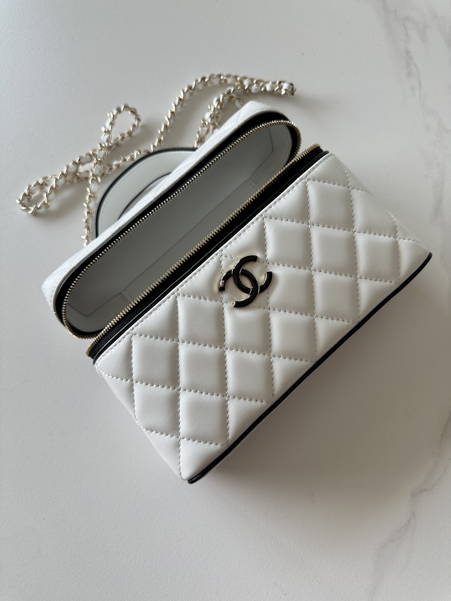 Chanel Leather Bag Lookbook style reference detail image 7 from source 786005