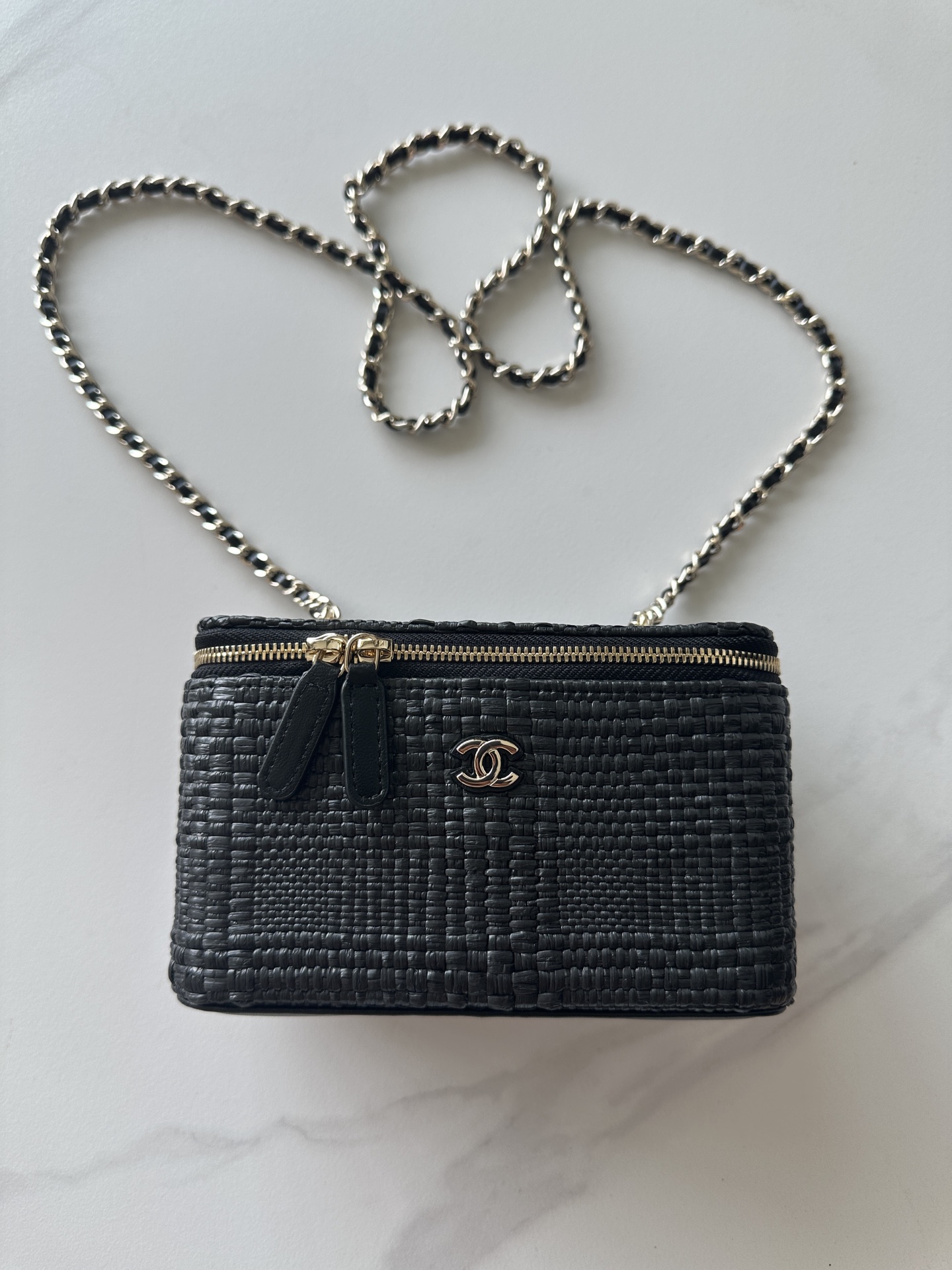 NO:894569,Genuine grade original leather Brand: Chanel Model: A Introduction: Original quality, classic, the forefront of magnificence and temperament, nobility beyond your expectation. Leather type: Original straw woven, with original cloth inside. Hardware: Original hardware. Size: 17cmX9.5cmX8cm, CHANEL, chanel, espadrilles19860909正品级 原厂皮 品牌:Chanel型号:A简介:原单质量,经典之作,华丽与气质的前沿,是你意想不到的尊贵.皮种:原单草编,里配原版布.五金:原版五金配制尺寸:17cmX9.5cmX8cm,CHANEL,chanel,espadrilles,Bag