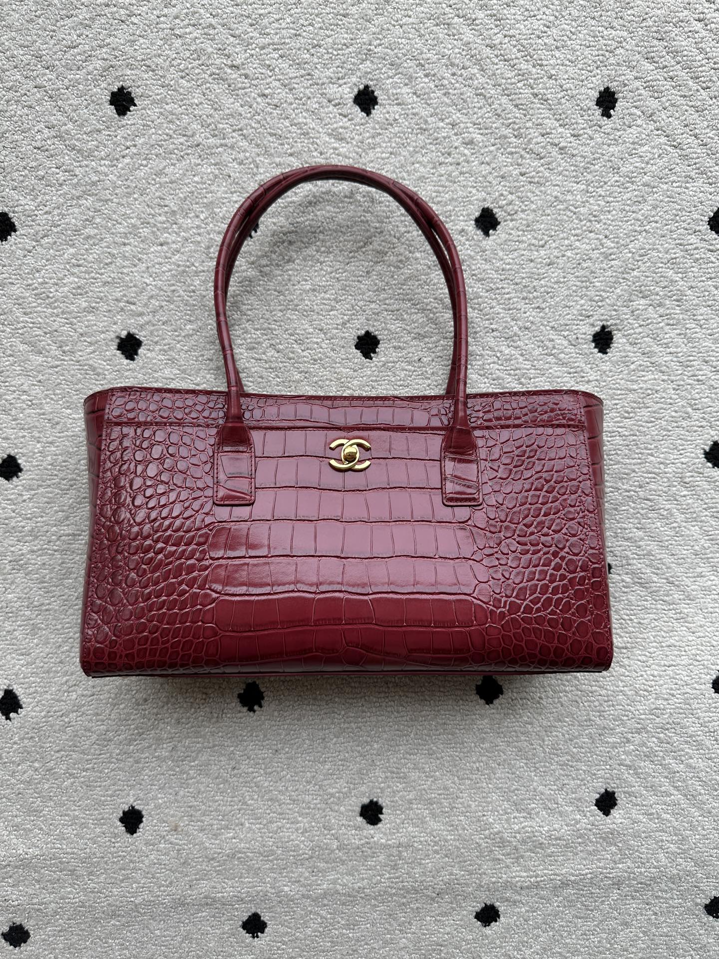 NO:894602,Genuine grade original leather Brand: Chanel Model: AS6243 Introduction: Original quality, classic, the forefront of magnificence and temperament, nobility beyond your expectation. Leather type: Original cowhide with crocodile pattern, lining with original cloth. Hardware: Original hardware size: 39cmX20cmX13cm, CHANEL, chanel, cowhide19860909正品级 原厂皮 品牌:Chanel型号:AS6243简介:原单质量,经典之作,华丽与气质的前沿,是你意想不到的尊贵.皮种:原单牛皮压鳄鱼纹,里配原版布.五金:原版五金配制尺寸:39cmX20cmX13cm,CHANEL,chanel,cowhide,Bag
