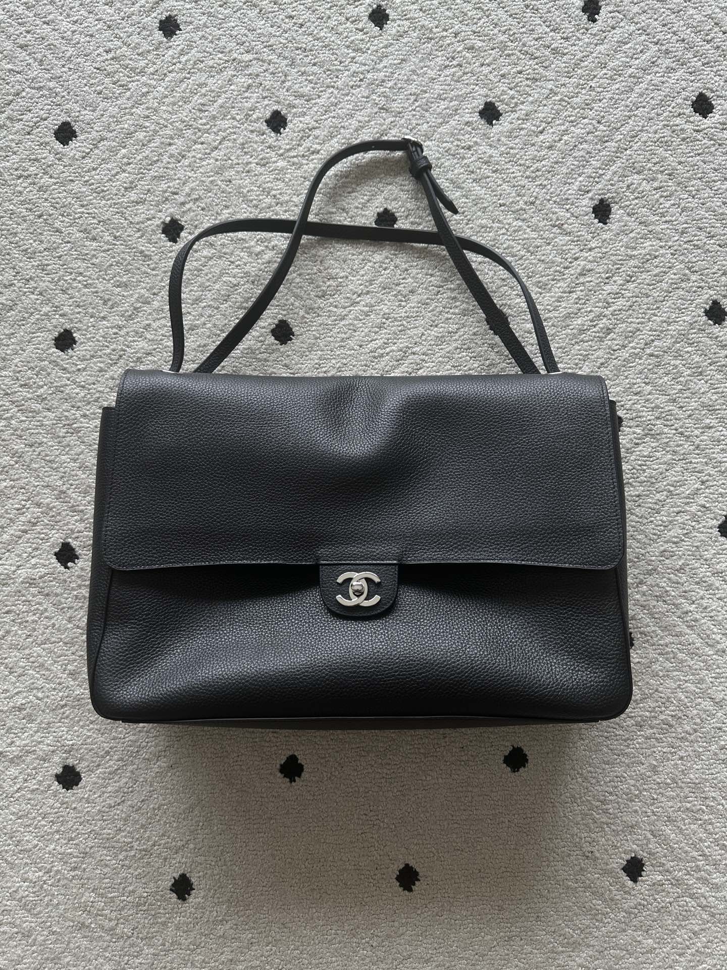 NO:894568,Genuine grade original leather Brand: Chanel Model: AS6233 Introduction: Original quality, classic, the forefront of magnificence and temperament, nobility beyond your expectation. Leather type: Original cowhide, with original cloth inside. Hardware: Original hardware. Size: 39cmX28cmX12cm, CHANEL, chanel, cowhide19860909正品级 原厂皮 品牌:Chanel型号:AS6233简介:原单质量,经典之作,华丽与气质的前沿,是你意想不到的尊贵.皮种:原单牛皮,里配原版布.五金:原版五金配制尺寸:39cmX28cmX12cm,CHANEL,chanel,cowhide,Bag