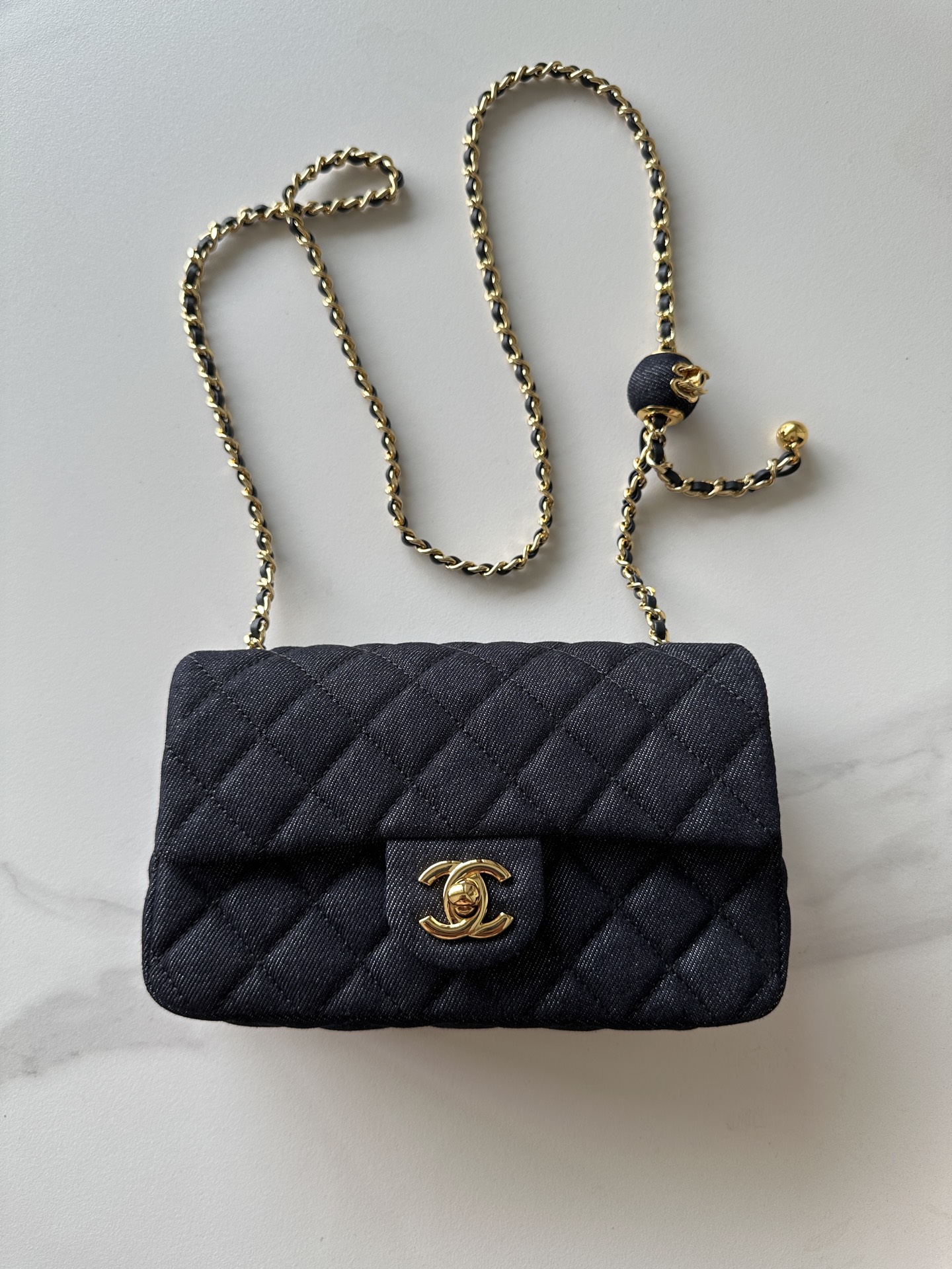 NO:894567,Authentic grade original leather Brand: Chanel Model: AS1787 Introduction: Original quality, classic, the forefront of magnificence and temperament, nobility beyond your expectation. Leather type: Original denim, with original fabric inside. Hardware: Original hardware. Size: 20cmX13cmX7cm, CHANEL, chanel19860909正品级 原厂皮 品牌:Chanel型号:AS1787简介:原单质量,经典之作,华丽与气质的前沿,是你意想不到的尊贵.皮种:原单牛仔布,里配原版布.五金:原版五金配制尺寸:20cmX13cmX7cm,CHANEL,chanel,Bag