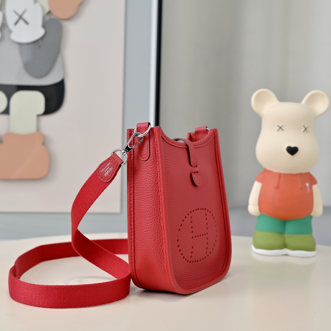 Mini EveyIne ~伊芙琳
自配肩带+tc小牛皮
五金：银扣
迷你尺寸：17cm 