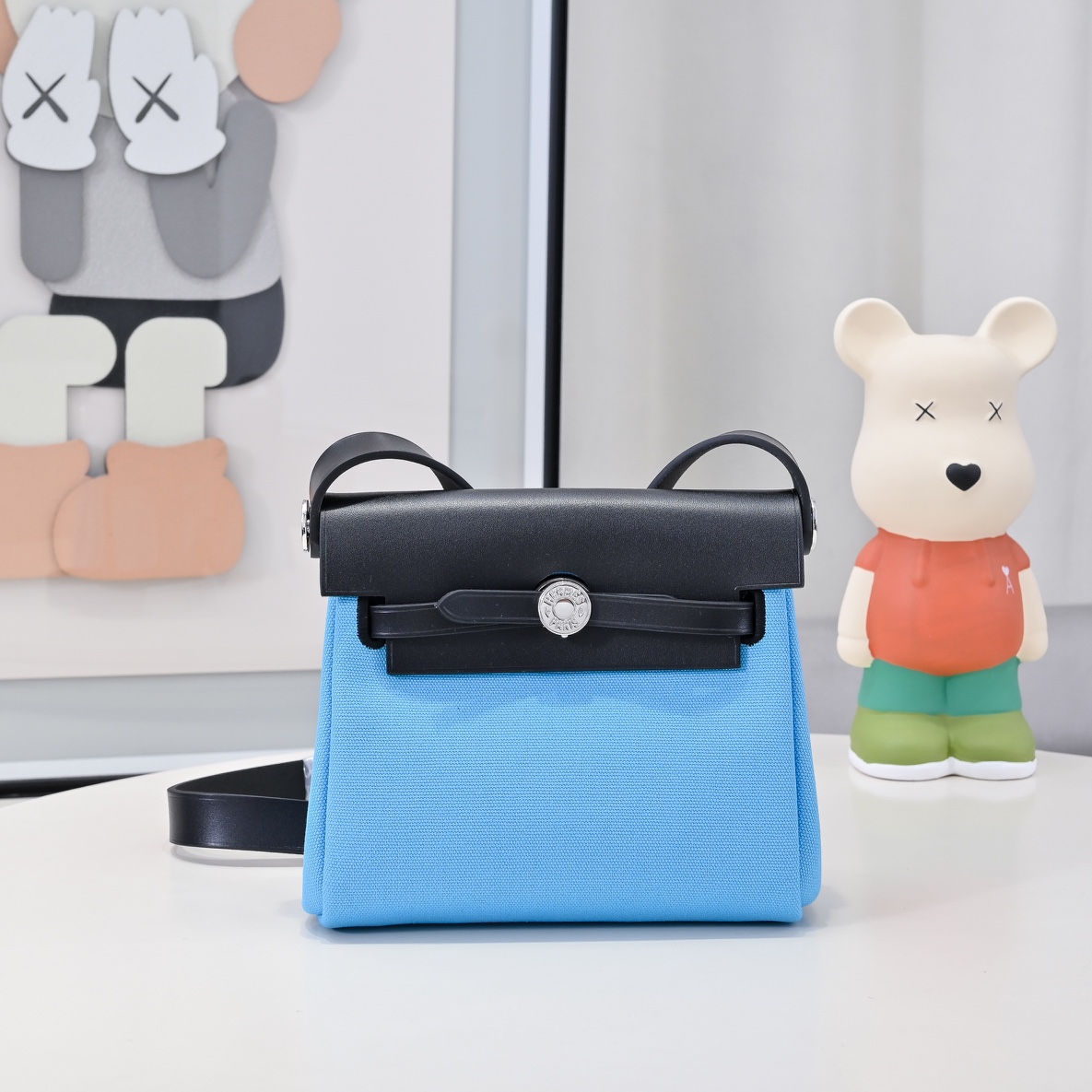 🐎新品现货🆕 银扣580💰金扣600💰
Mini Herbag 凯莉迷你布包 20cm 皮拼布银扣 超级Q么哒
限量版 专柜同步