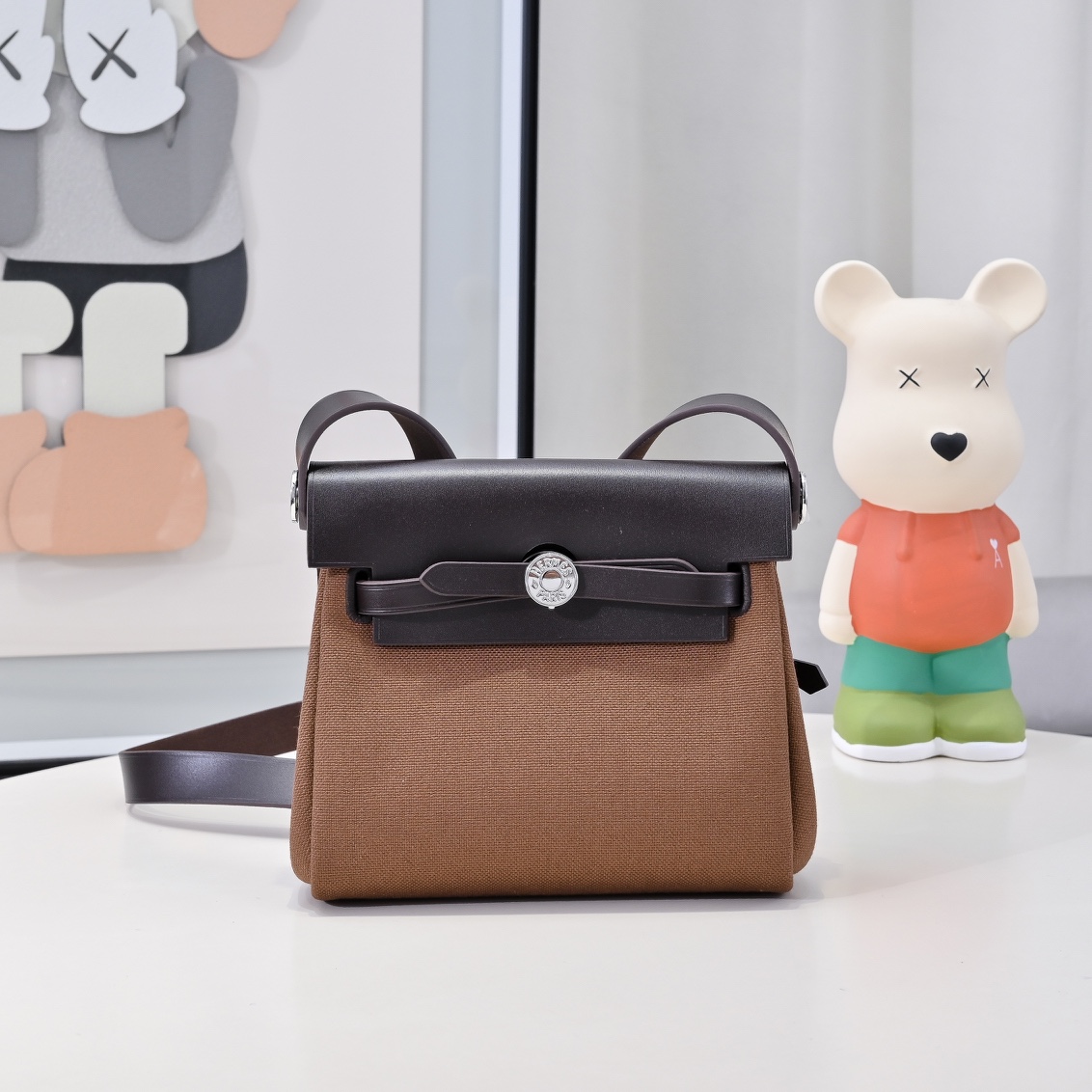 🐎新品现货🆕 银扣580💰金扣600💰
Mini Herbag 凯莉迷你布包 20cm 皮拼布银扣 超级Q么哒
限量版 专柜同步