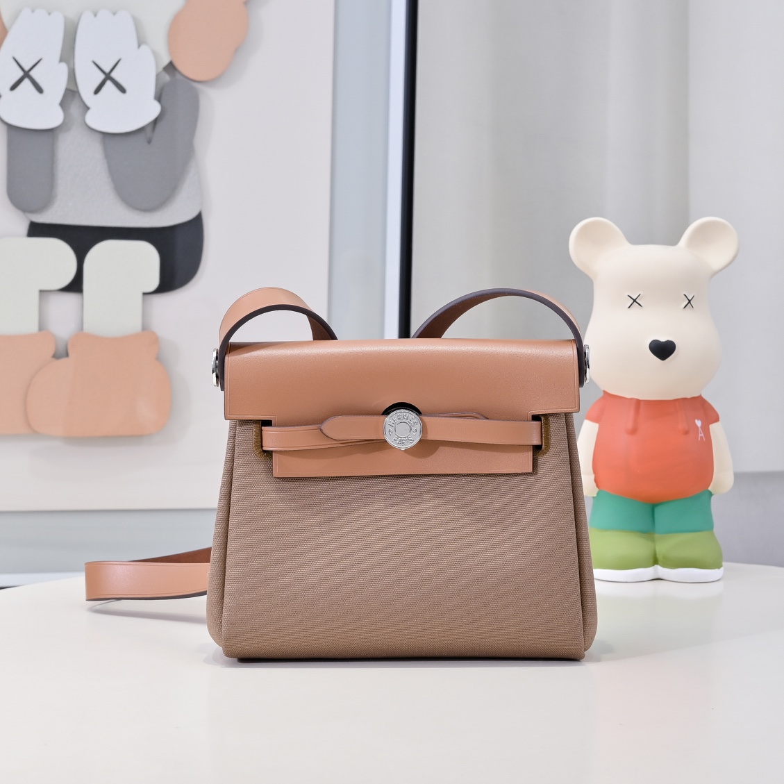 🐎新品现货🆕 银扣580💰金扣600💰
Mini Herbag 凯莉迷你布包 20cm 皮拼布银扣 超级Q么哒
限量版 专柜同步