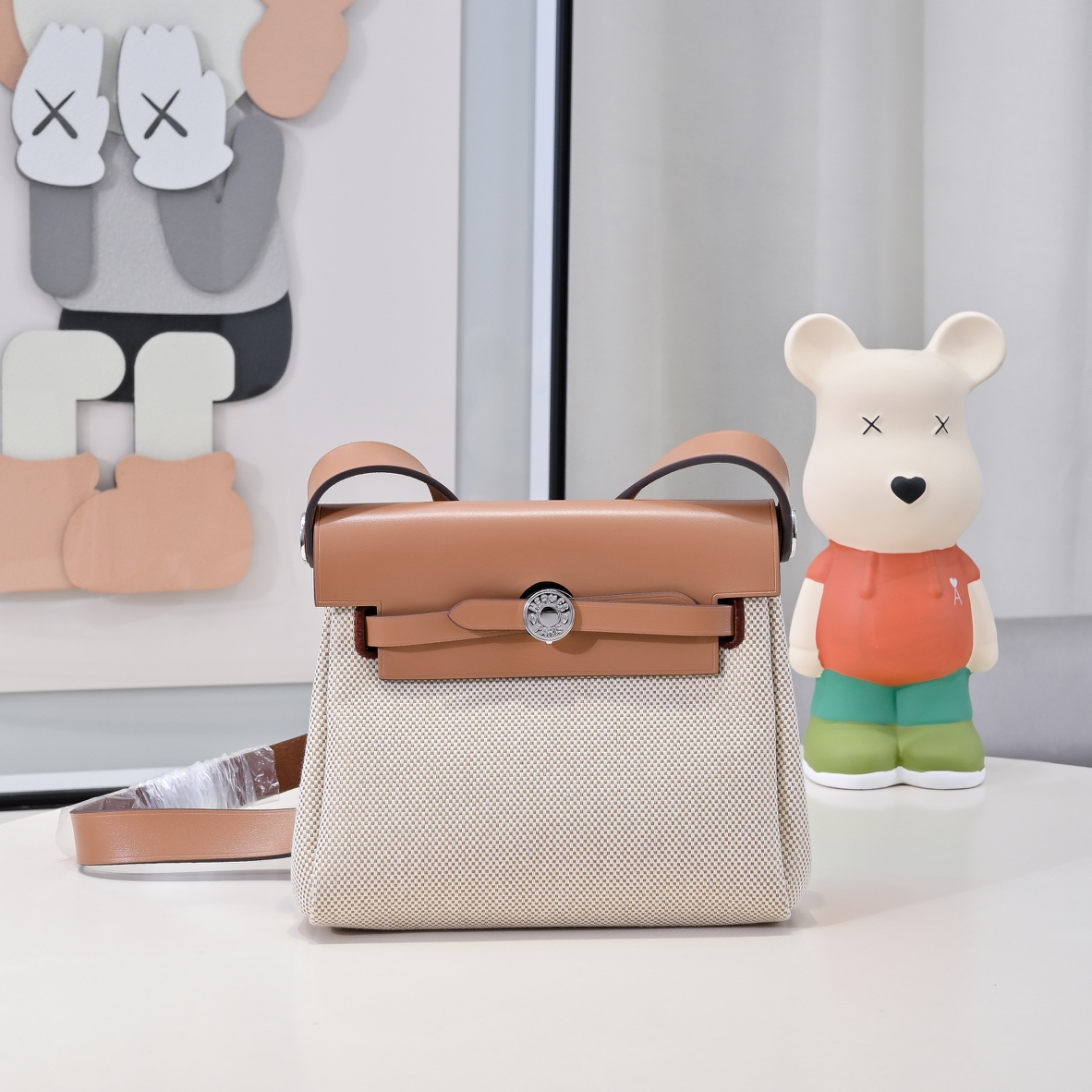 🐎新品现货🆕 银扣580💰金扣600💰
Mini Herbag 凯莉迷你布包 20cm 皮拼布银扣 超级Q么哒
限量版 专柜同步