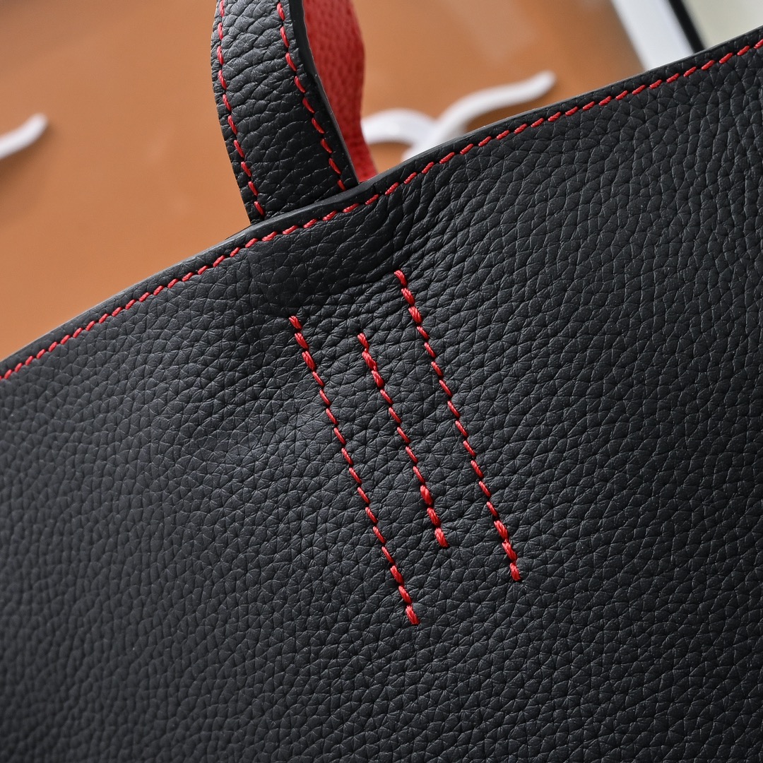 爱马仕（Hermès）奢华与永恒的设计 双面袋两面通用 简单低调 跟着心情换不一样的颜色🌈🌈🌈黑/大红