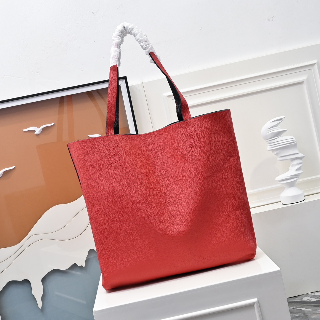 爱马仕（Hermès）奢华与永恒的设计 双面袋两面通用 简单低调 跟着心情换不一样的颜色🌈🌈🌈黑/大红