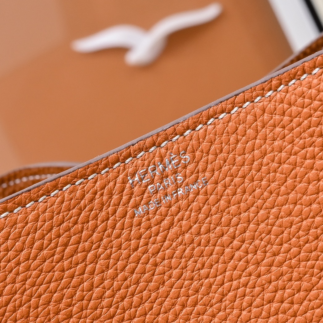 爱马仕（Hermès）奢华与永恒的设计 双面袋两面通用 简单低调 跟着心情换不一样的颜色🌈🌈🌈金棕