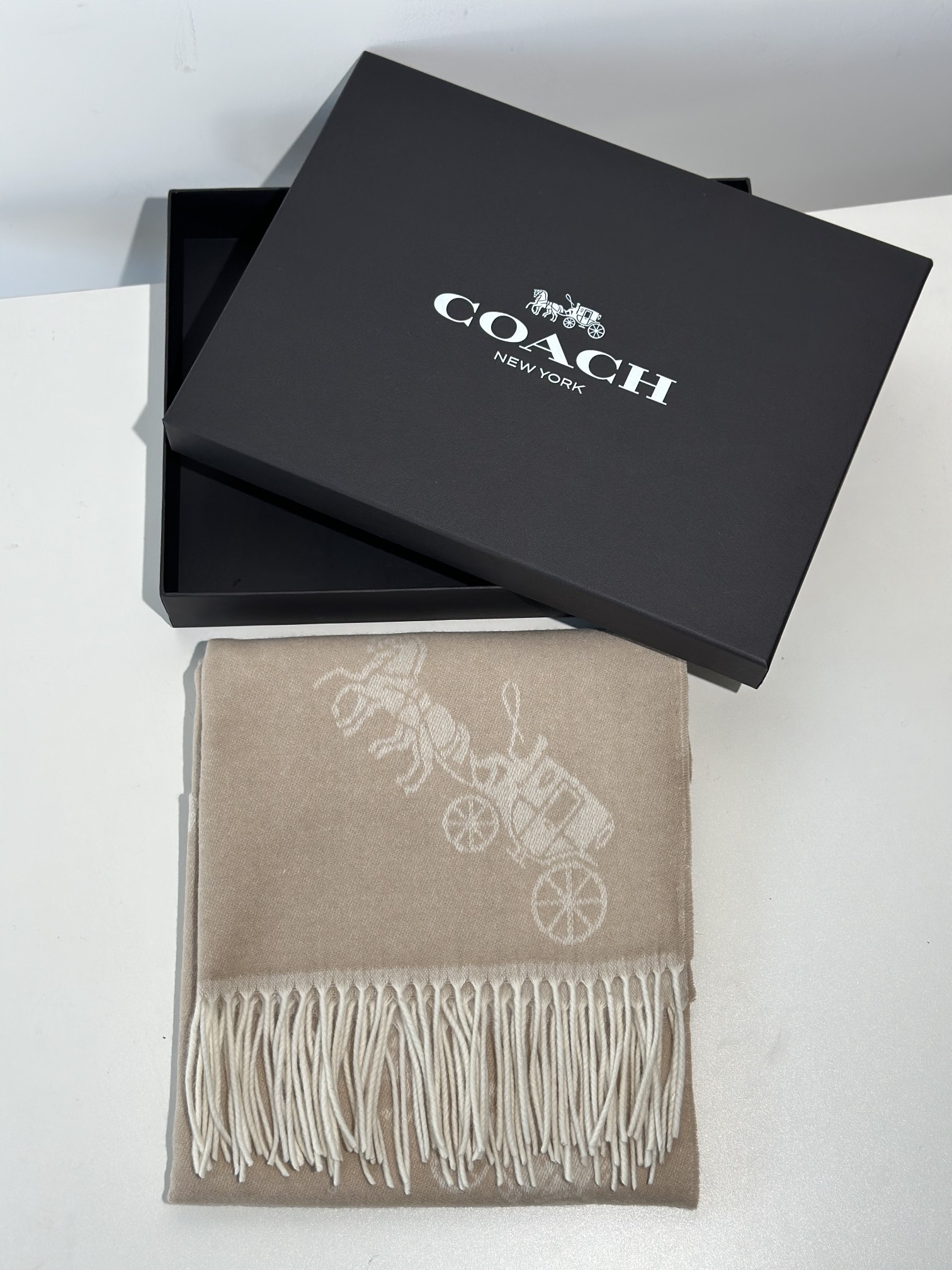 Coach ～纯原 COACH蔻驰 F76384围巾 2023年新款三色披肩也太 了吧 不仅有颜值还有品质