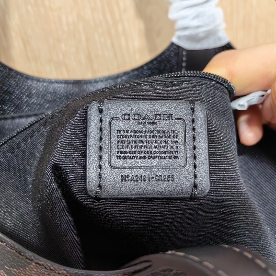 Coach ～Coach 蔻驰CR256 Hanna系列最新款水桶包 形似水桶又似菜篮子 牛皮配老花料材质