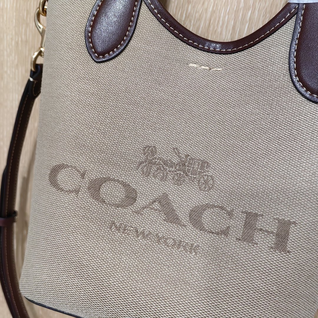 Coach ～￼Coach 蔻驰CR169 Hanna系列最新款水桶包 形似水桶又似菜篮子 牛皮配帆布材质