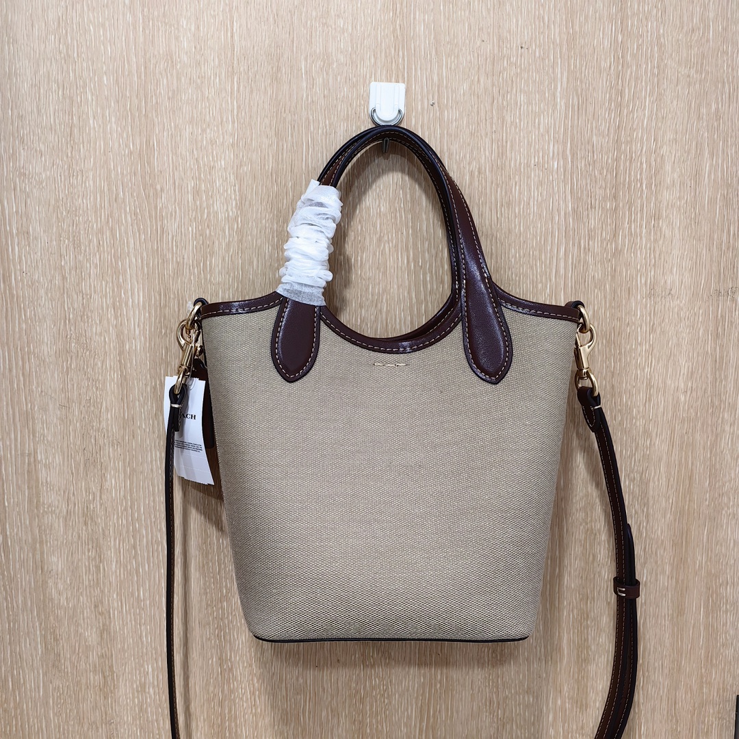 Coach ～￼Coach 蔻驰CR169 Hanna系列最新款水桶包 形似水桶又似菜篮子 牛皮配帆布材质