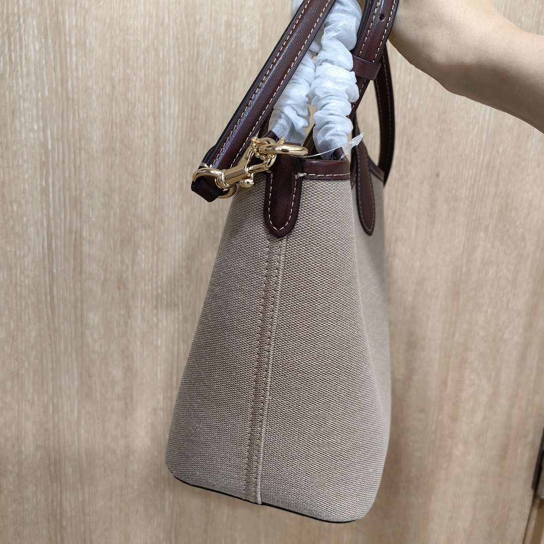 Coach ～￼Coach 蔻驰CR169 Hanna系列最新款水桶包 形似水桶又似菜篮子 牛皮配帆布材质