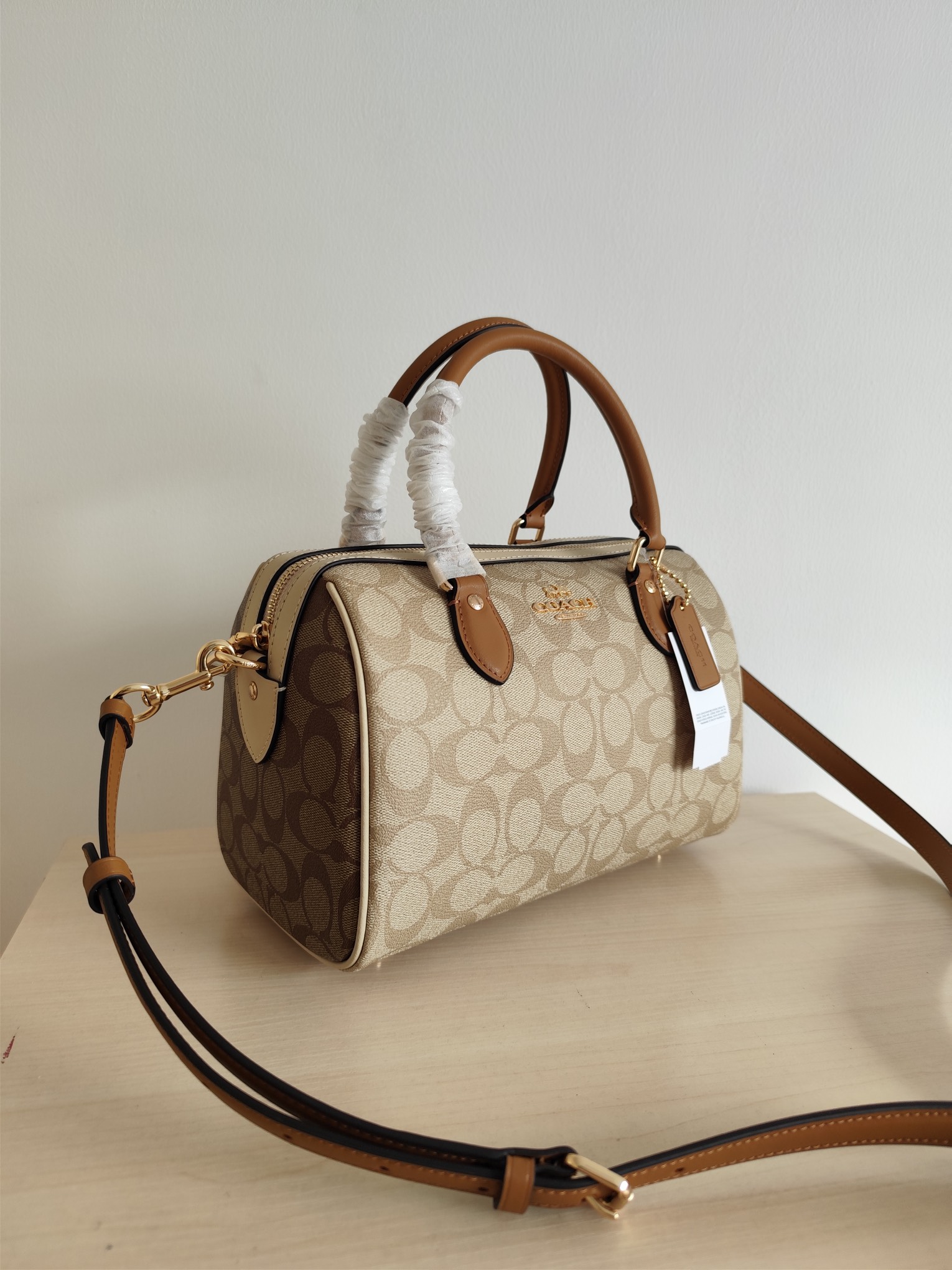 Coach ～纯原coach蔻驰CS185 rowan系列新款配色 焦糖奶茶双拼大号波士顿 枕头包