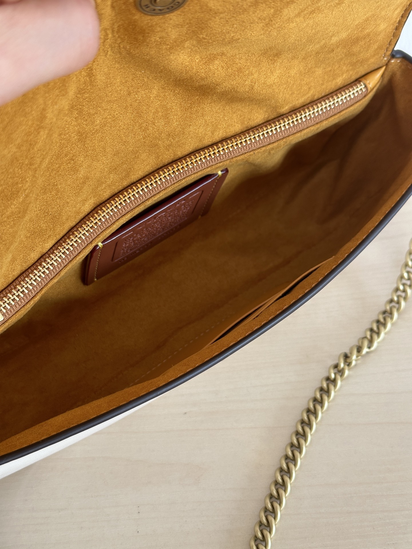 Coach ～￼ Coach蔻驰 CAN90 Brook系列法棍包 有牛皮和老花料两种材质