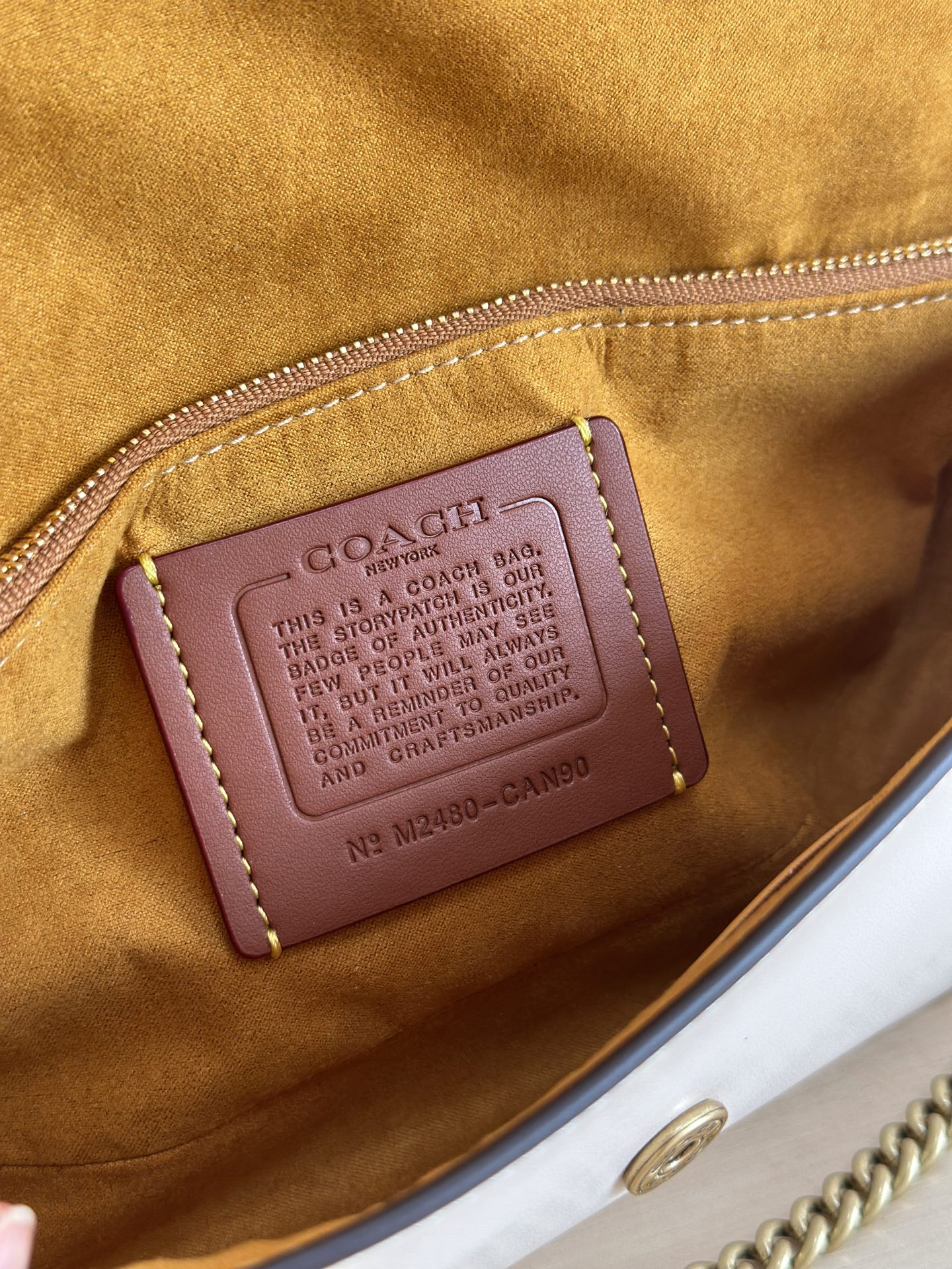 Coach ～￼ Coach蔻驰 CAN90 Brook系列法棍包 有牛皮和老花料两种材质