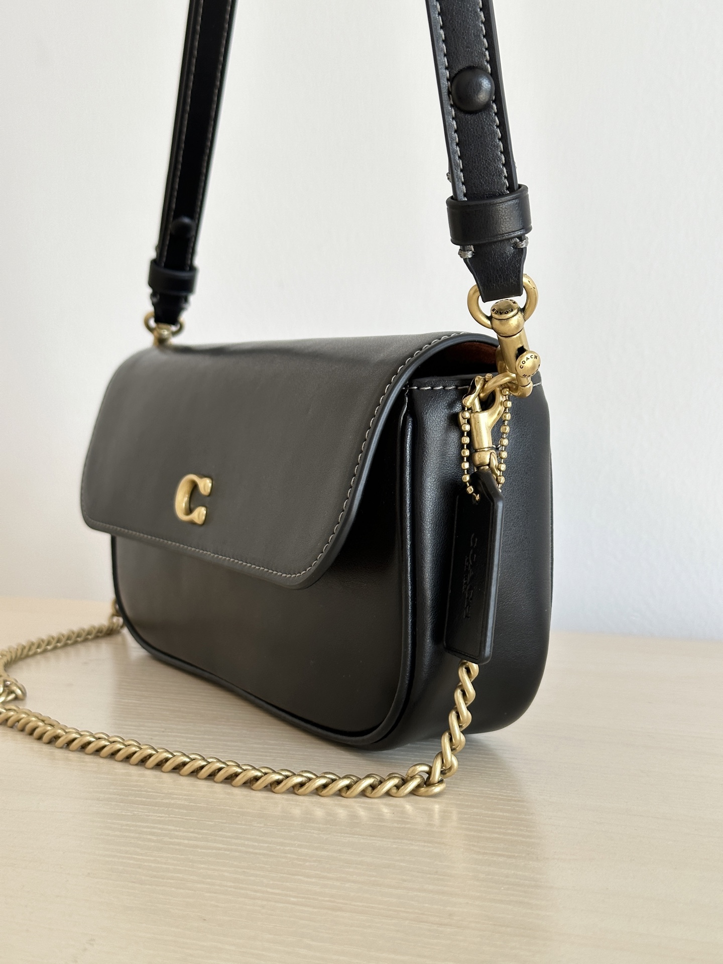 Coach ～￼ Coach蔻驰 CAN90 Brook系列法棍包 有牛皮和老花料两种材质