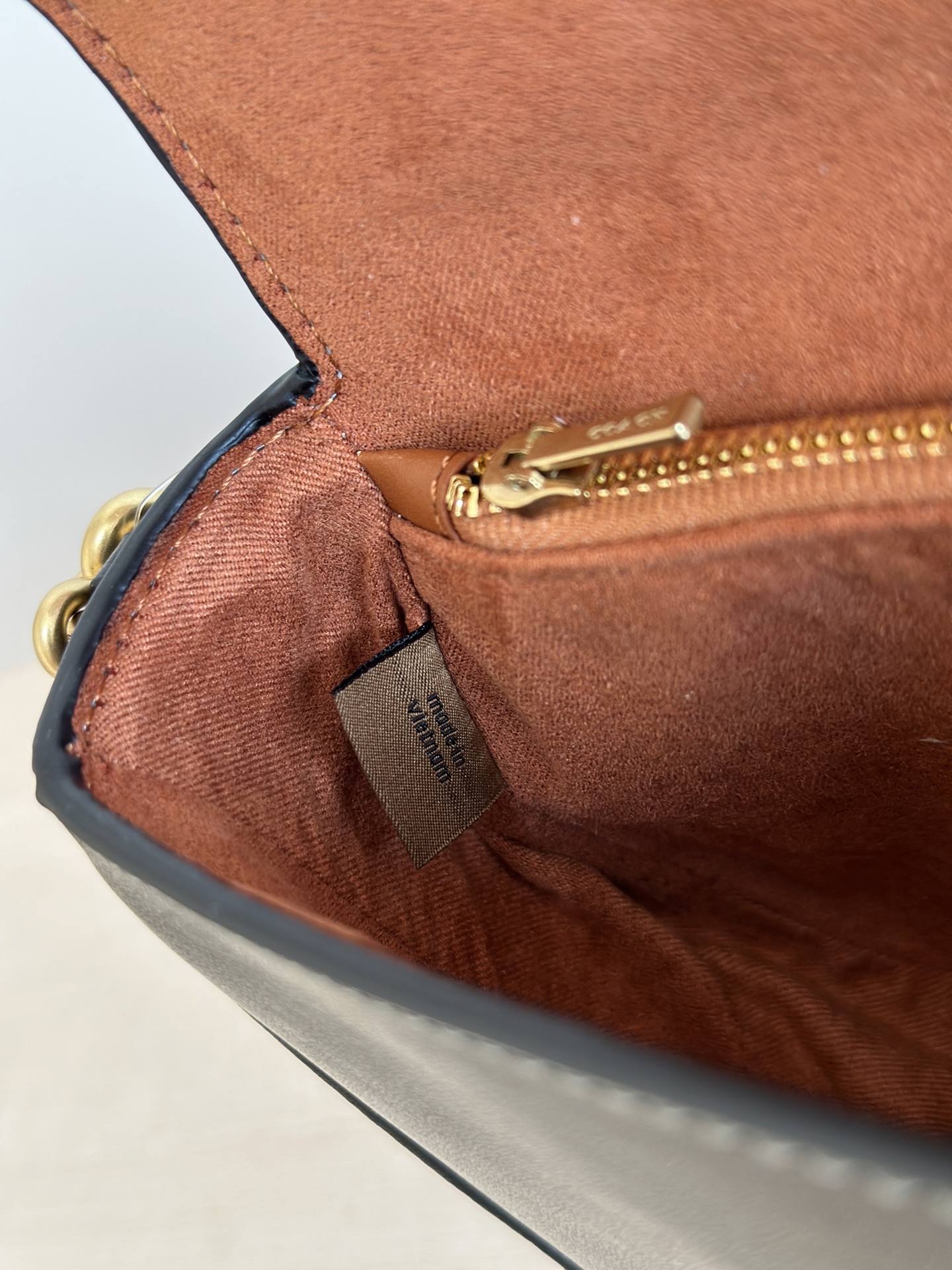 Coach ～￼ Coach蔻驰 CAN90 Brook系列法棍包 有牛皮和老花料两种材质
