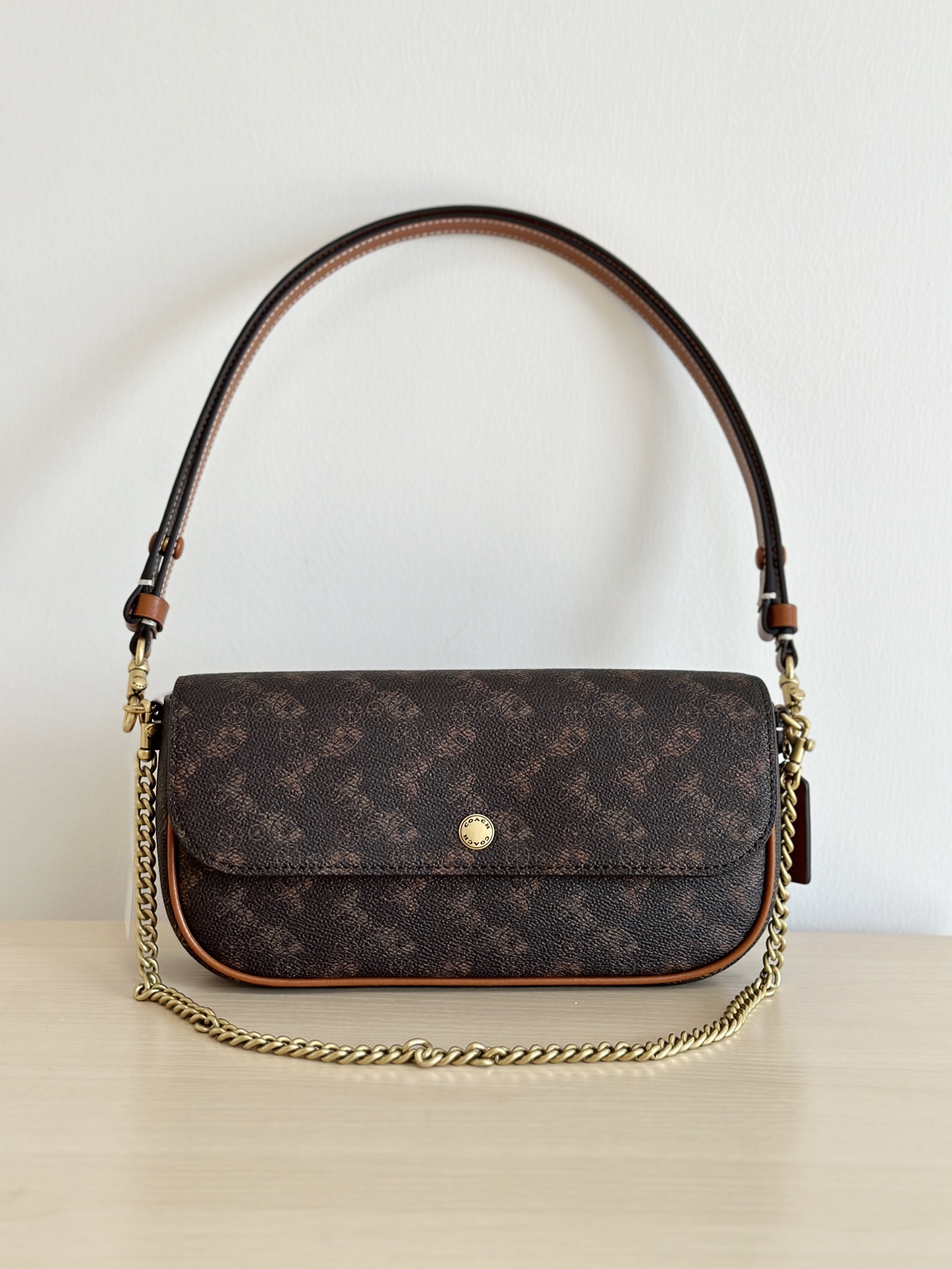 Coach ～￼ Coach蔻驰 CAN92 Brook系列法棍包 有牛皮和老花料两种材质