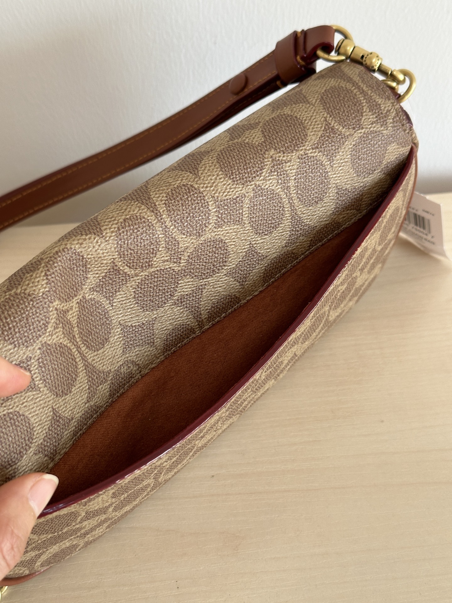 Coach ～￼ Coach蔻驰 CAN91 Brook系列法棍包 有牛皮和老花料两种材质