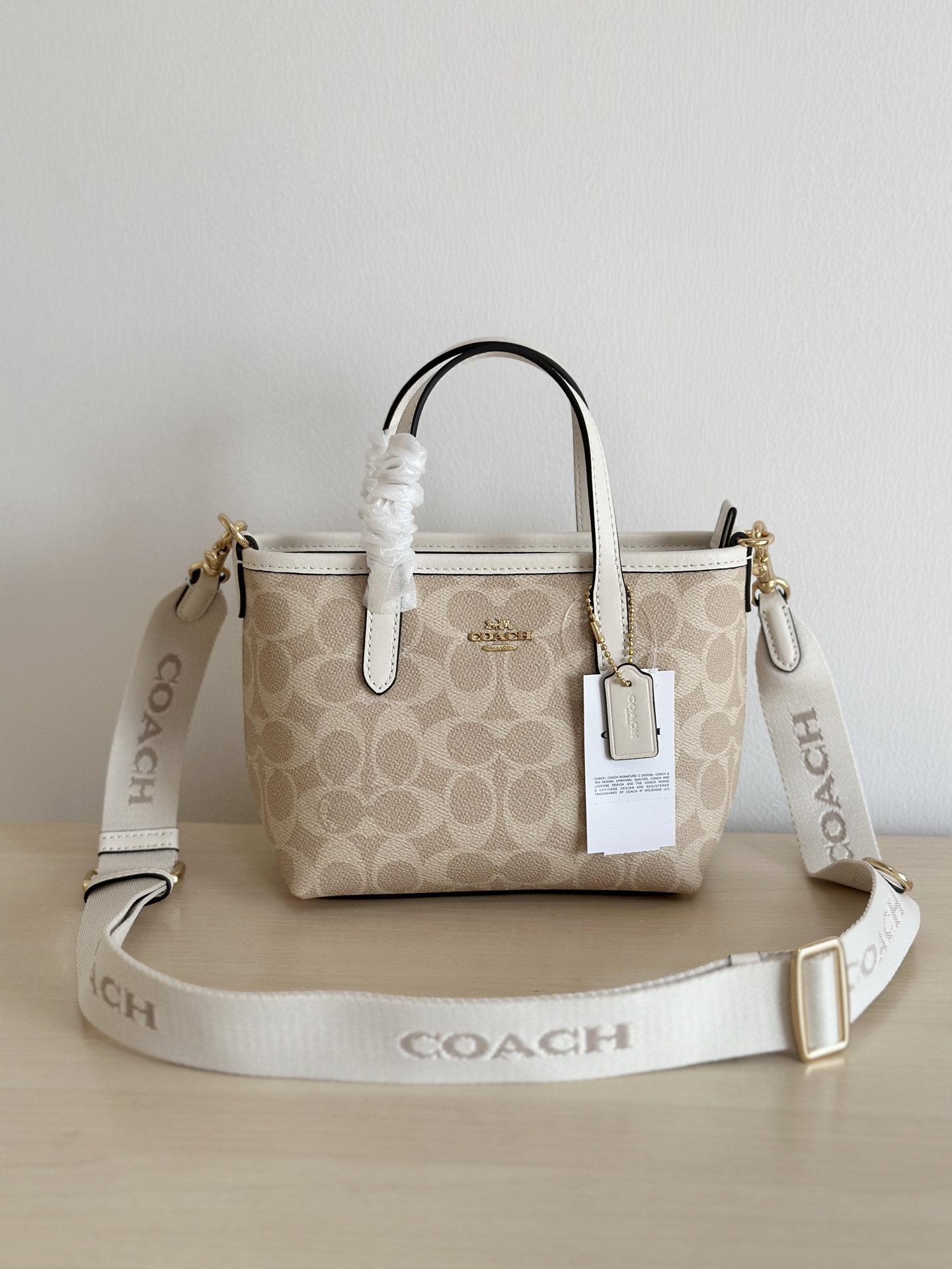 Coach ～纯原 Coach蔻驰 CW032 迷你City托特 设计简约 C字料搭配牛皮材质