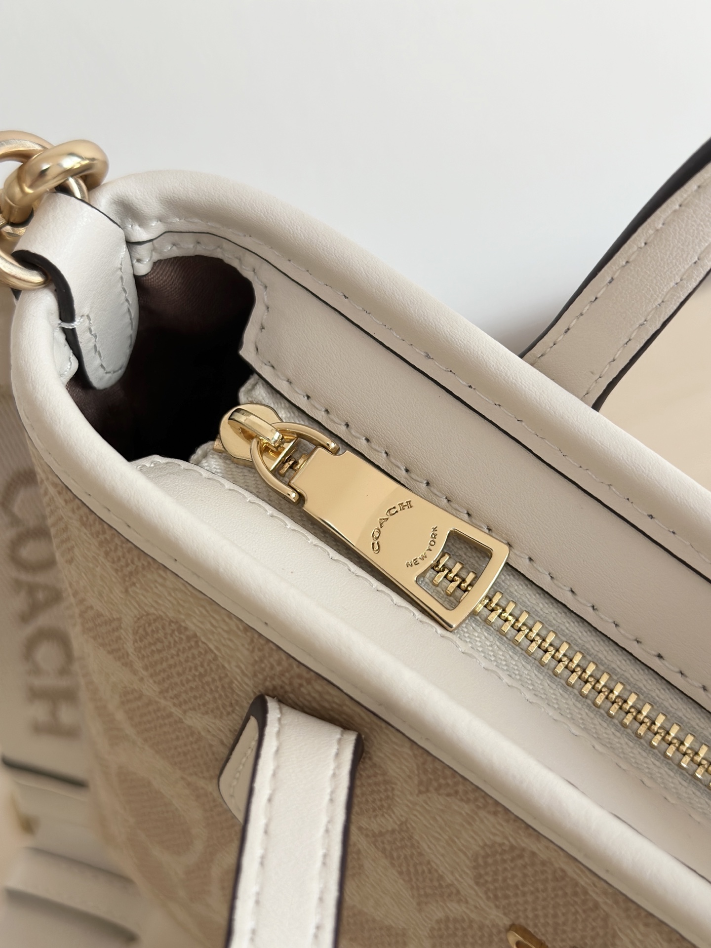Coach ～纯原 Coach蔻驰 CW032 迷你City托特 设计简约 C字料搭配牛皮材质