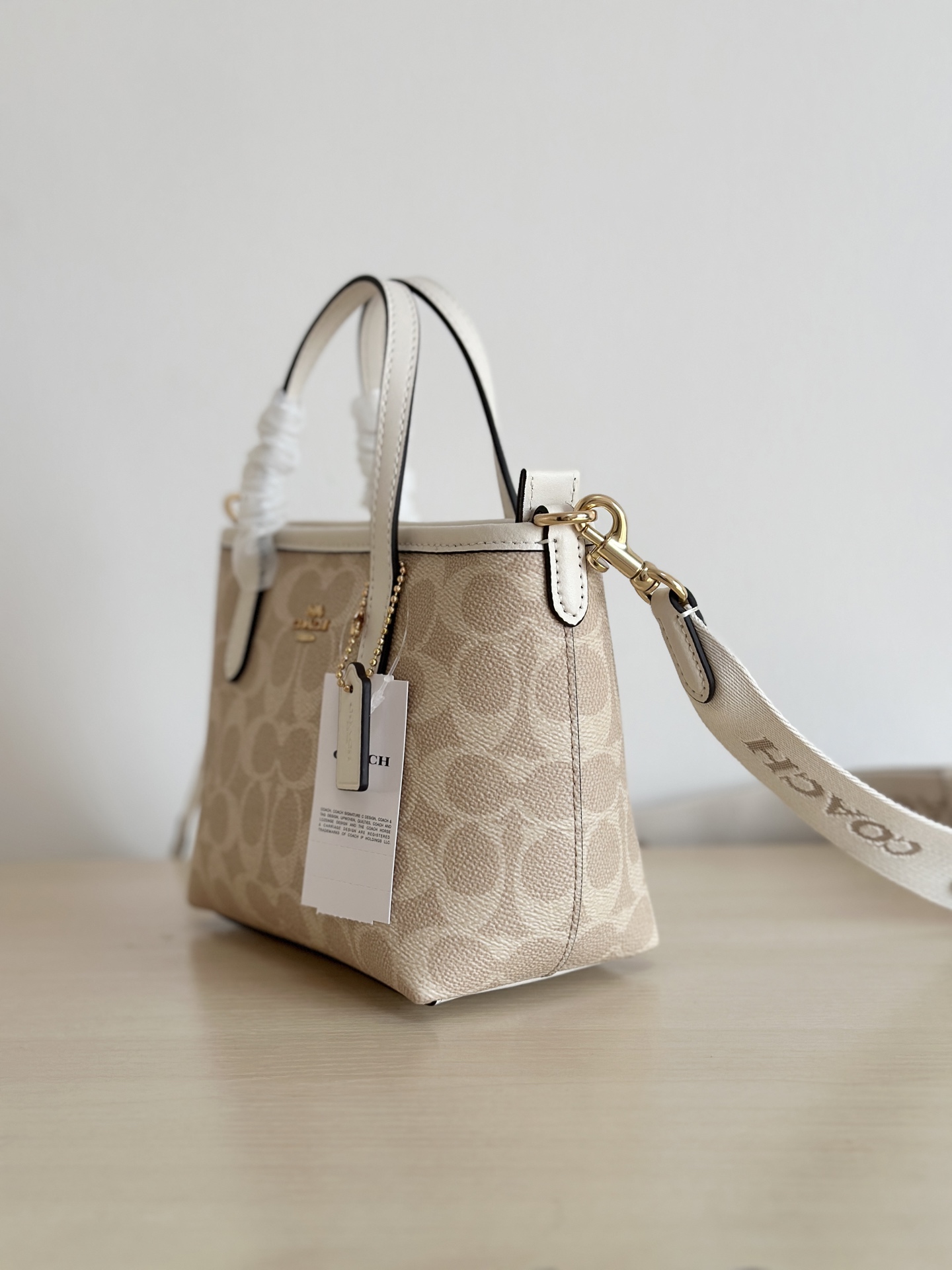 Coach ～纯原 Coach蔻驰 CW032 迷你City托特 设计简约 C字料搭配牛皮材质