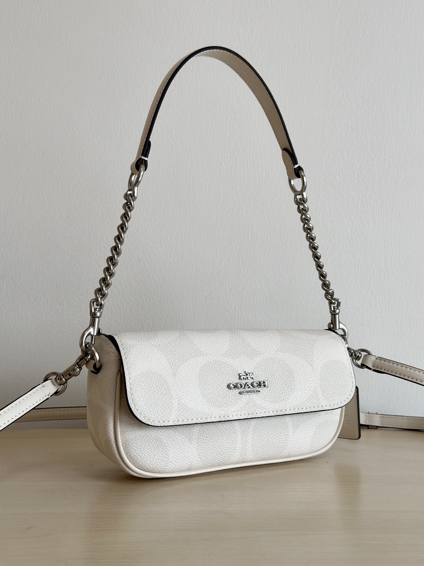 Coach ～￼ ￼ 纯 Coach蔻驰 CAN70 Hailey系列法棍包 腋下包 这个系列真的被惊艳到了
