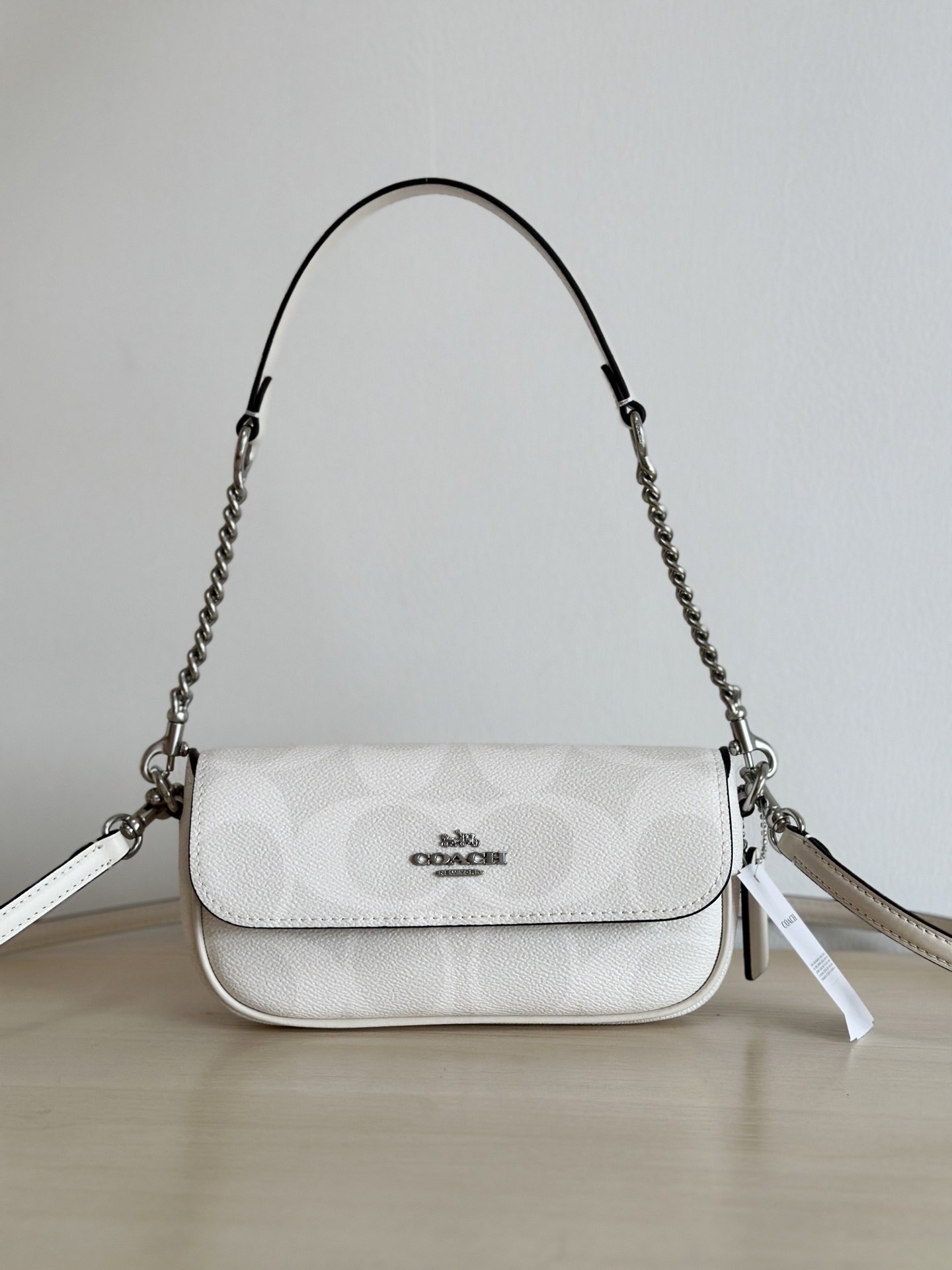 Coach ～￼ ￼ 纯 Coach蔻驰 CAN70 Hailey系列法棍包 腋下包 这个系列真的被惊艳到了